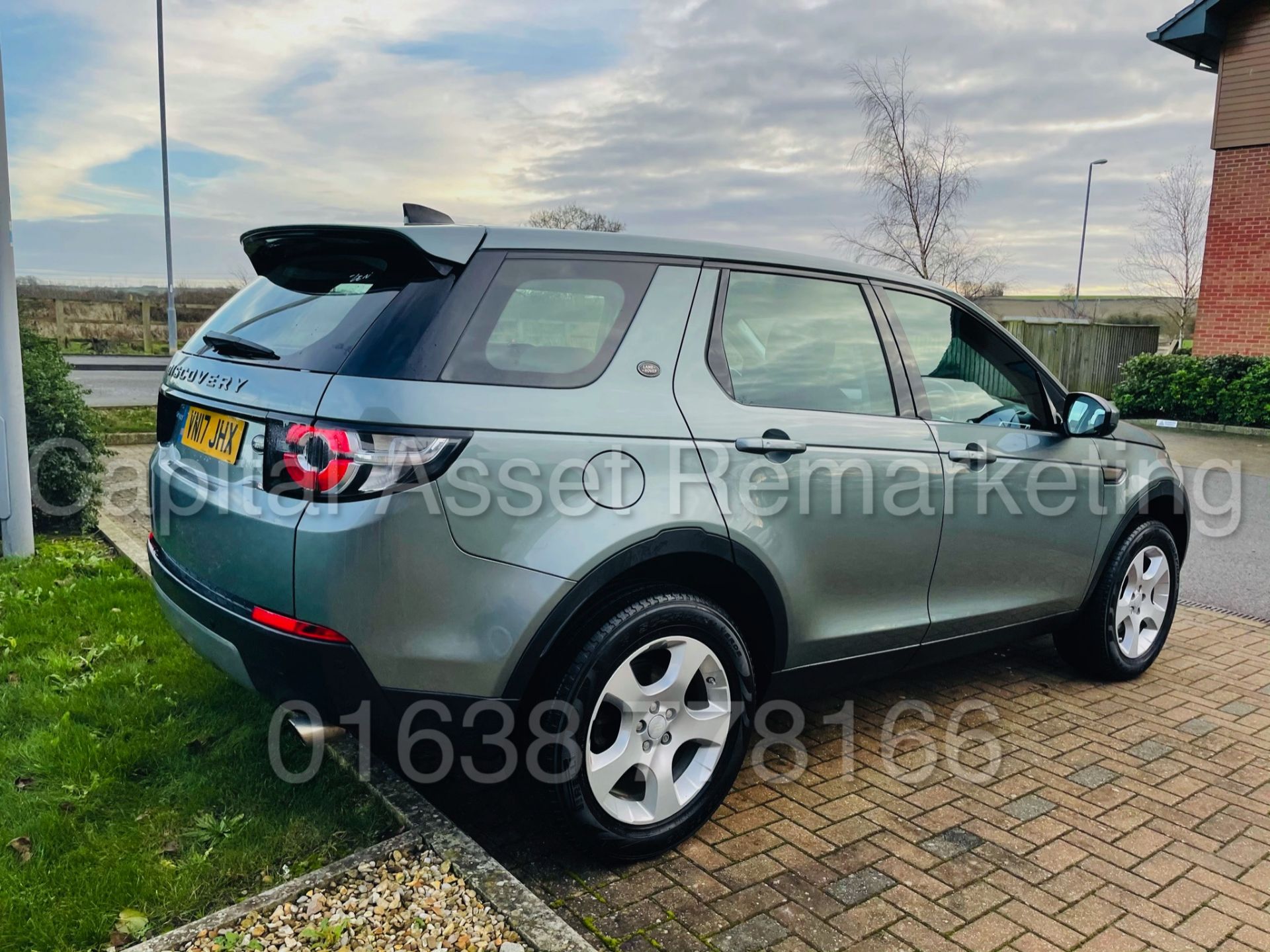 (On Sale) LAND ROVER DISCOVERY SPORT *SE TECH* SUV (2017) '2.0 TD4 - STOP/START' (1 OWNER FROM NEW) - Image 13 of 50