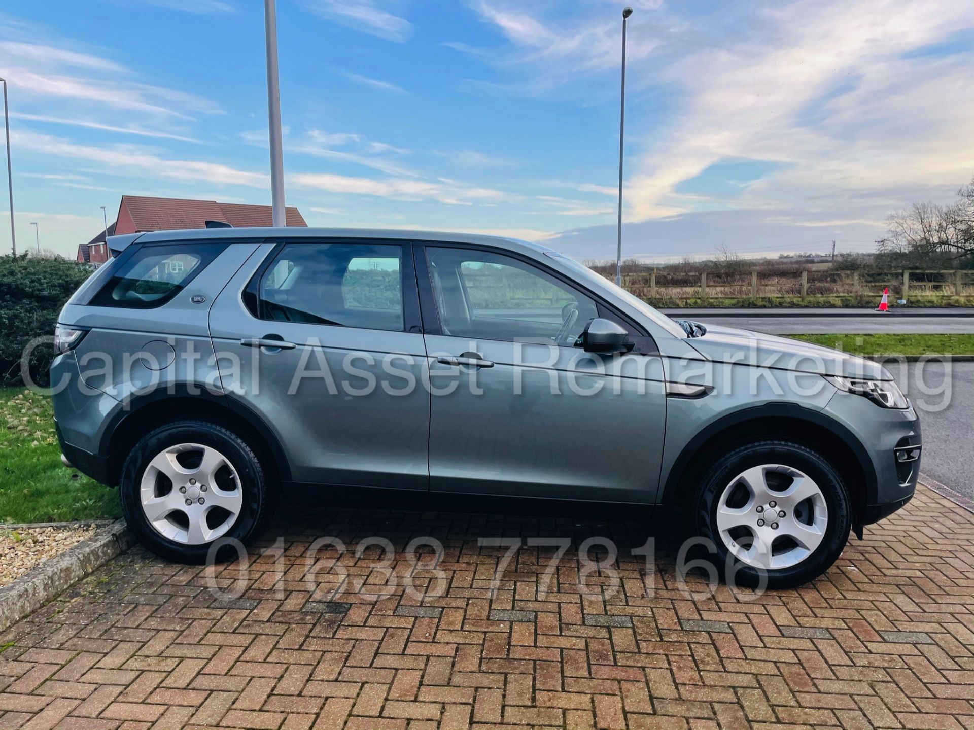 (On Sale) LAND ROVER DISCOVERY SPORT *SE TECH* SUV (2017) '2.0 TD4 - STOP/START' (1 OWNER FROM NEW) - Image 14 of 50