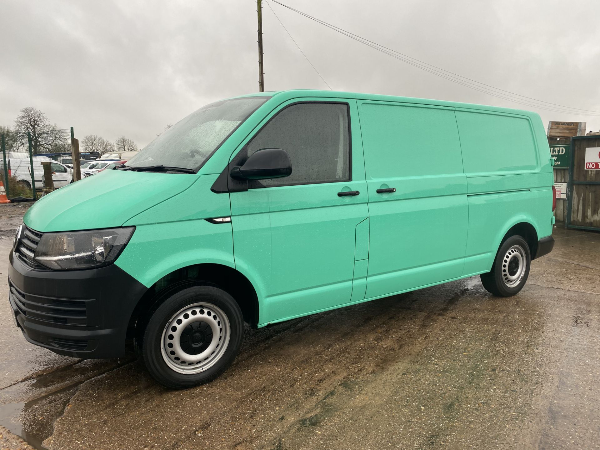 (ON SALE) VOLKSWAGEN TRANSPORTER 2.0TDI "BMT" LONG WHEEL BASE - 2019 MODEL - AIR CON -LOOK - Image 5 of 21