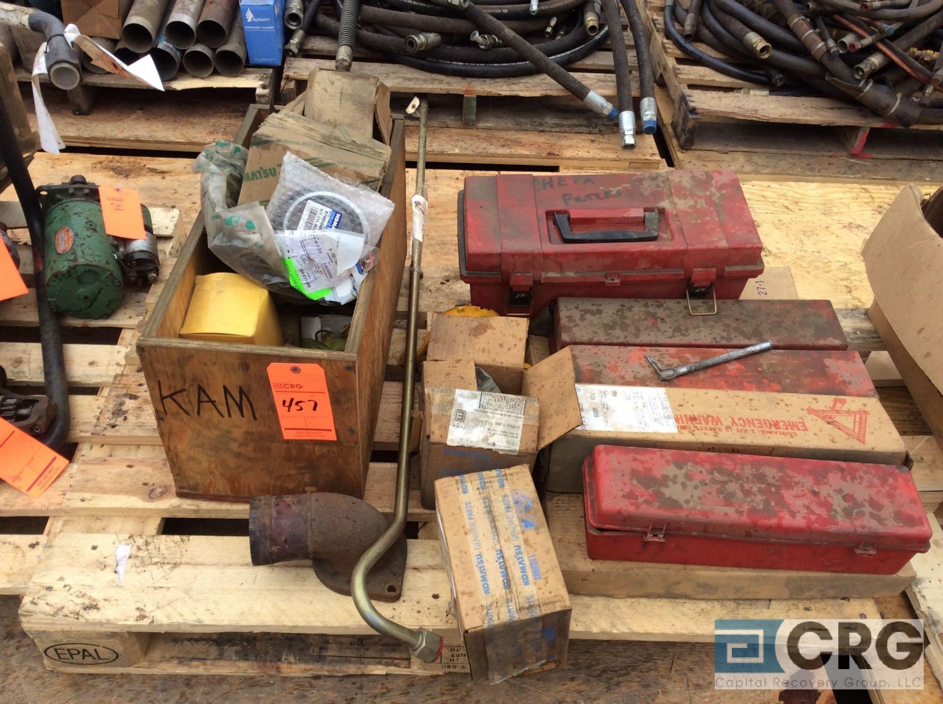 Lot of asst Komatsu excavator parts (CONTENTS OF SKID)