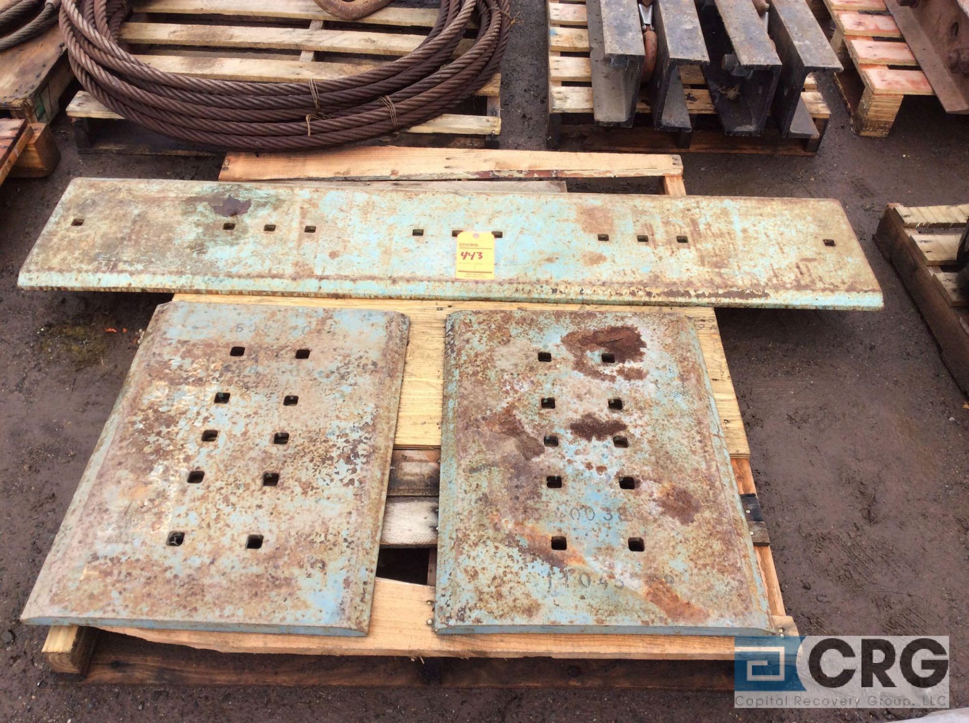 Loader bucket cutting edge plates