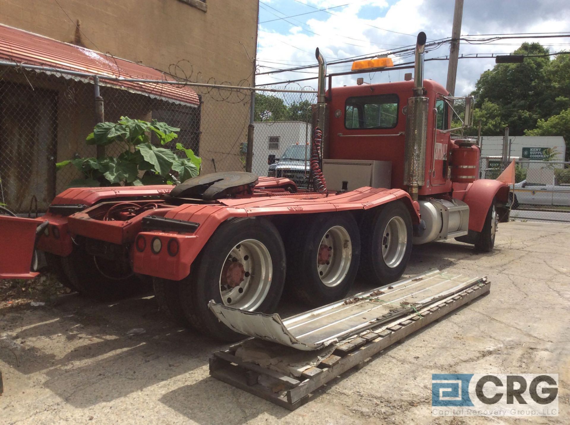 1989 Peterbuilt 379 Tractor, 174,767 ORIGINAL MILES! CAT 3406B Engine, Front Axle weight 14,600, - Image 3 of 8