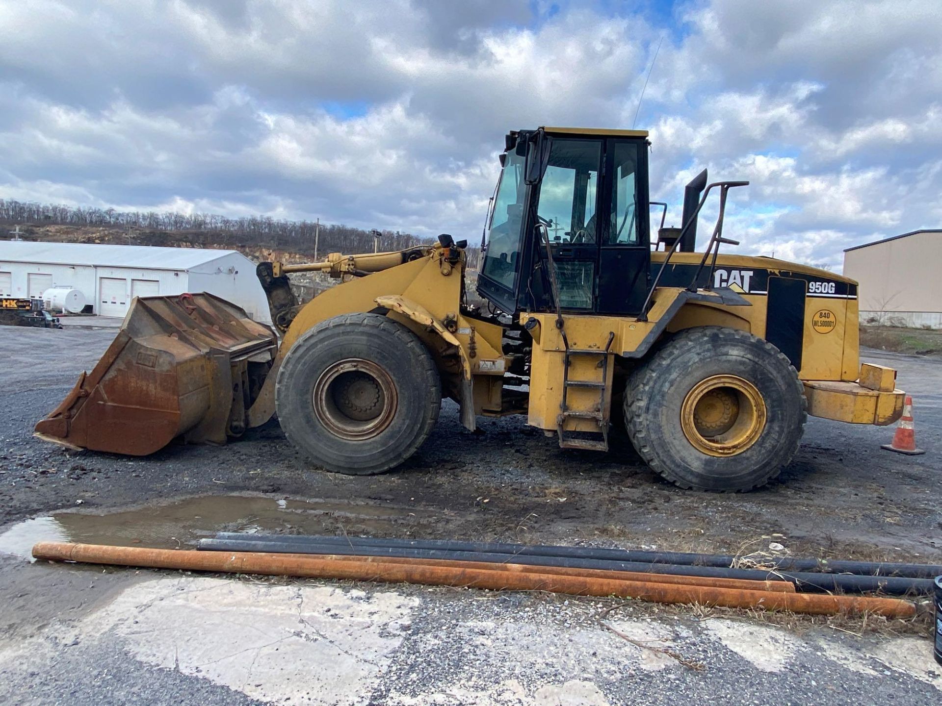 1998 CAT 950G Wheel Loader, Enclosed Cab, Air Conditioner, On-Board Scale, Auxiliary Hydraulics, Hyd - Image 3 of 22