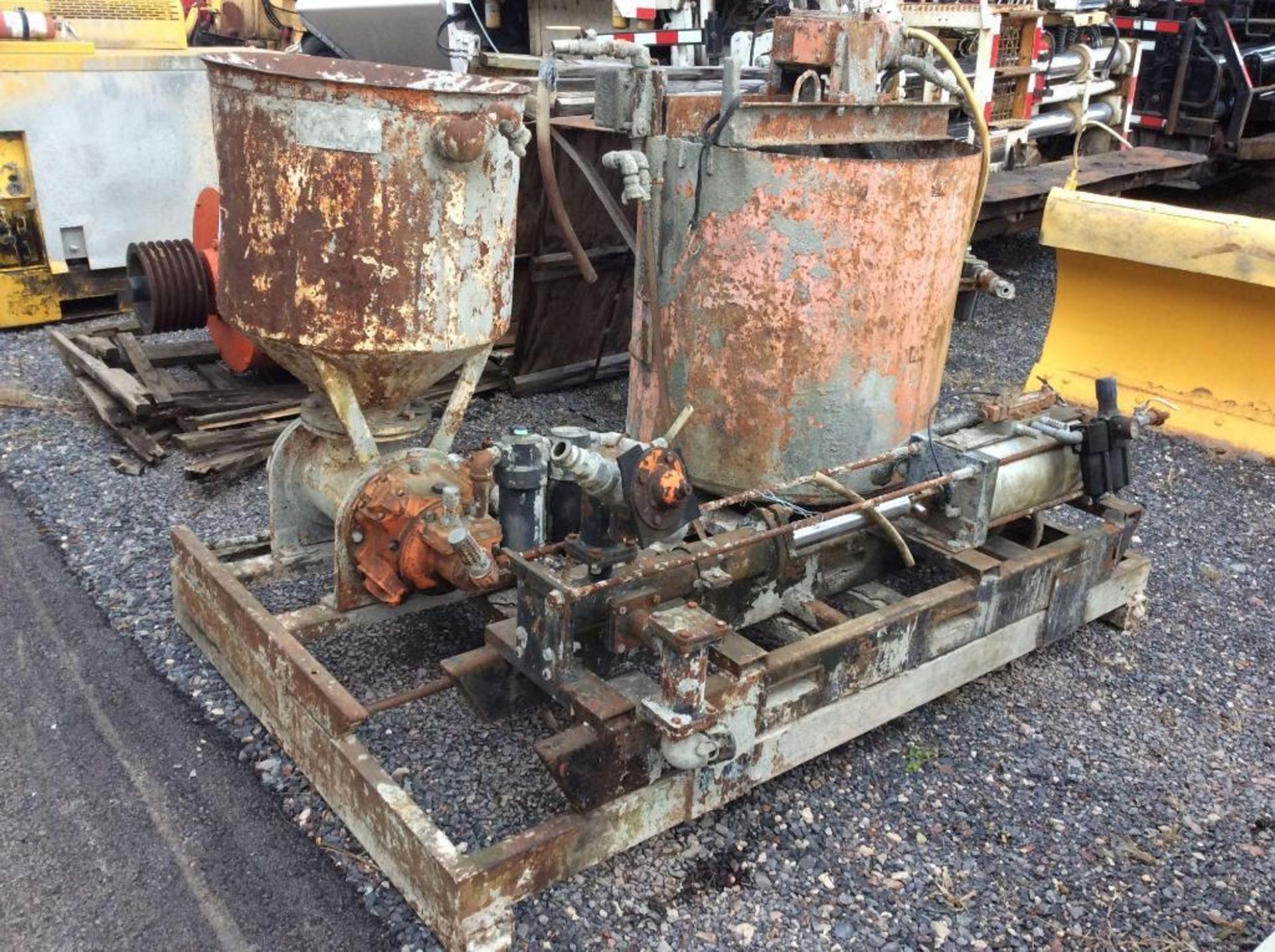 Cambrian Equipment Co grout plant, skid mounted with tanks and hydraulic pump - Image 3 of 3