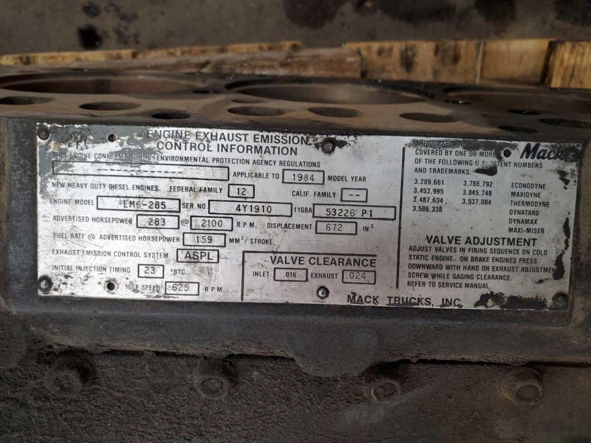 Mack engine block with crank, MN EM6-285 SN 4Y1910 - Image 5 of 5