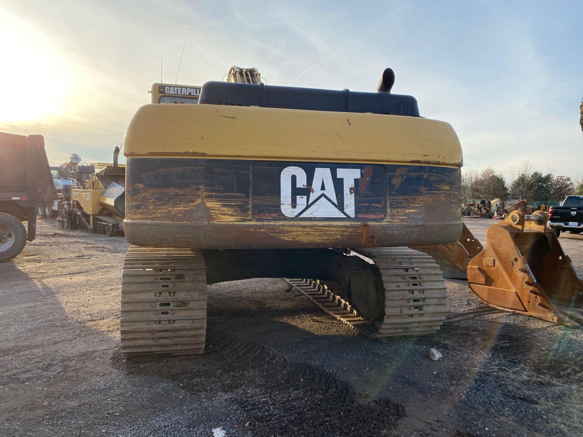 2006 CAT 330CL Excavator, AC cab, , Straight Travel Pedal, US EPA Label, 10 ft 6 in. Stick, Auxiliar - Image 4 of 14