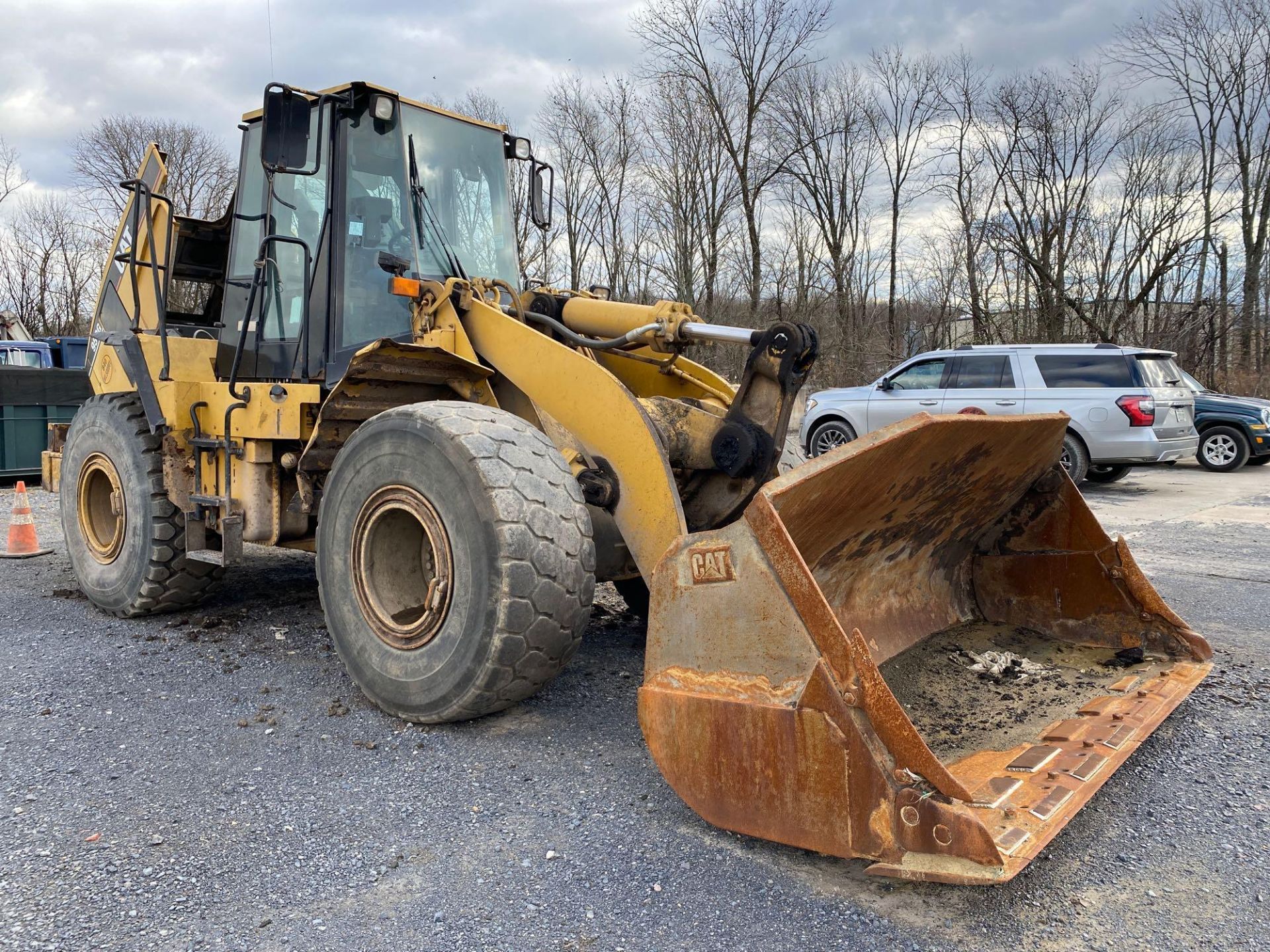 1998 CAT 950G Wheel Loader, Enclosed Cab, Air Conditioner, On-Board Scale, Auxiliary Hydraulics, Hyd - Image 2 of 22