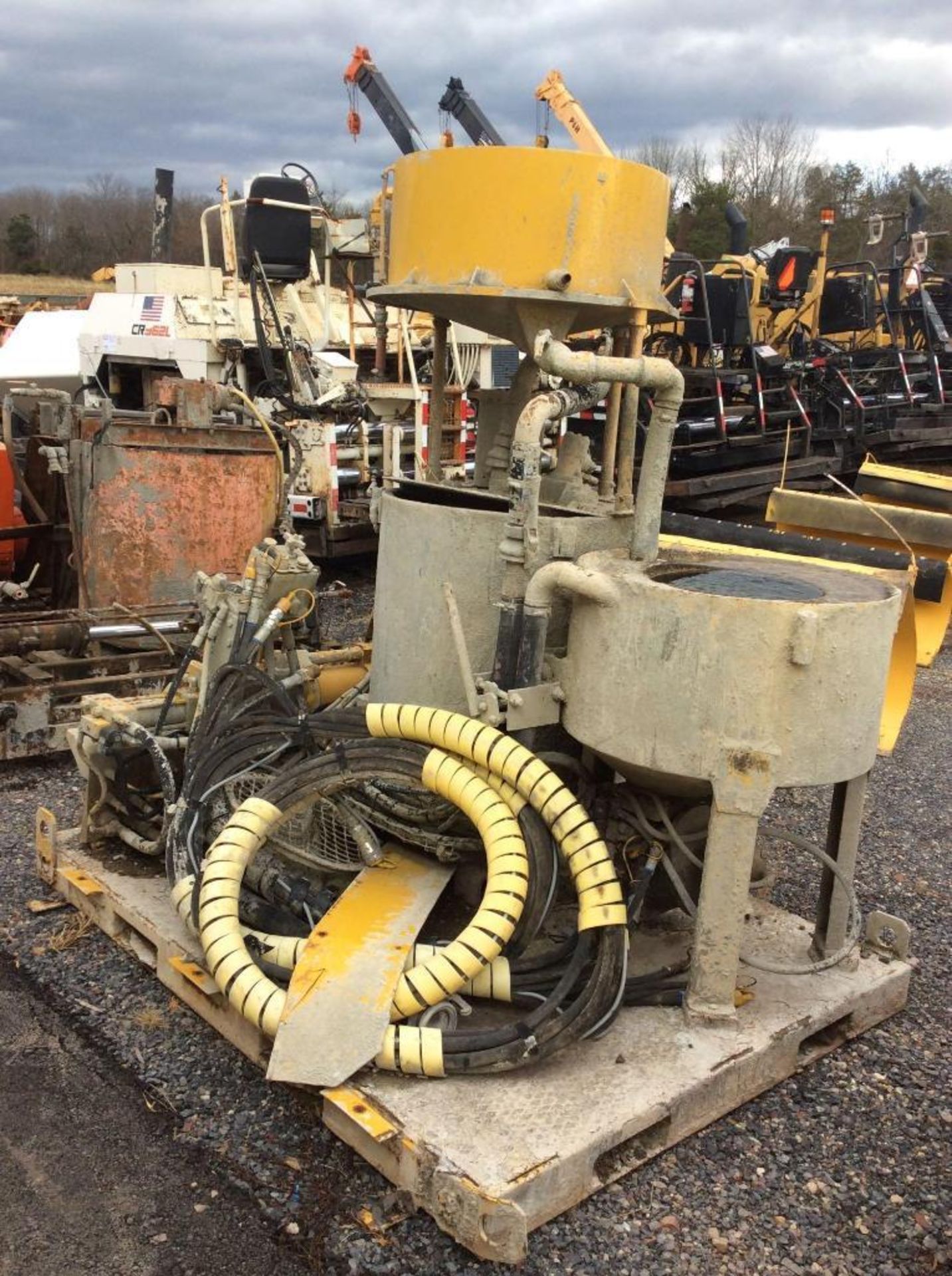grout plant, skid mounted with tanks and hydraulic pump - Image 2 of 2