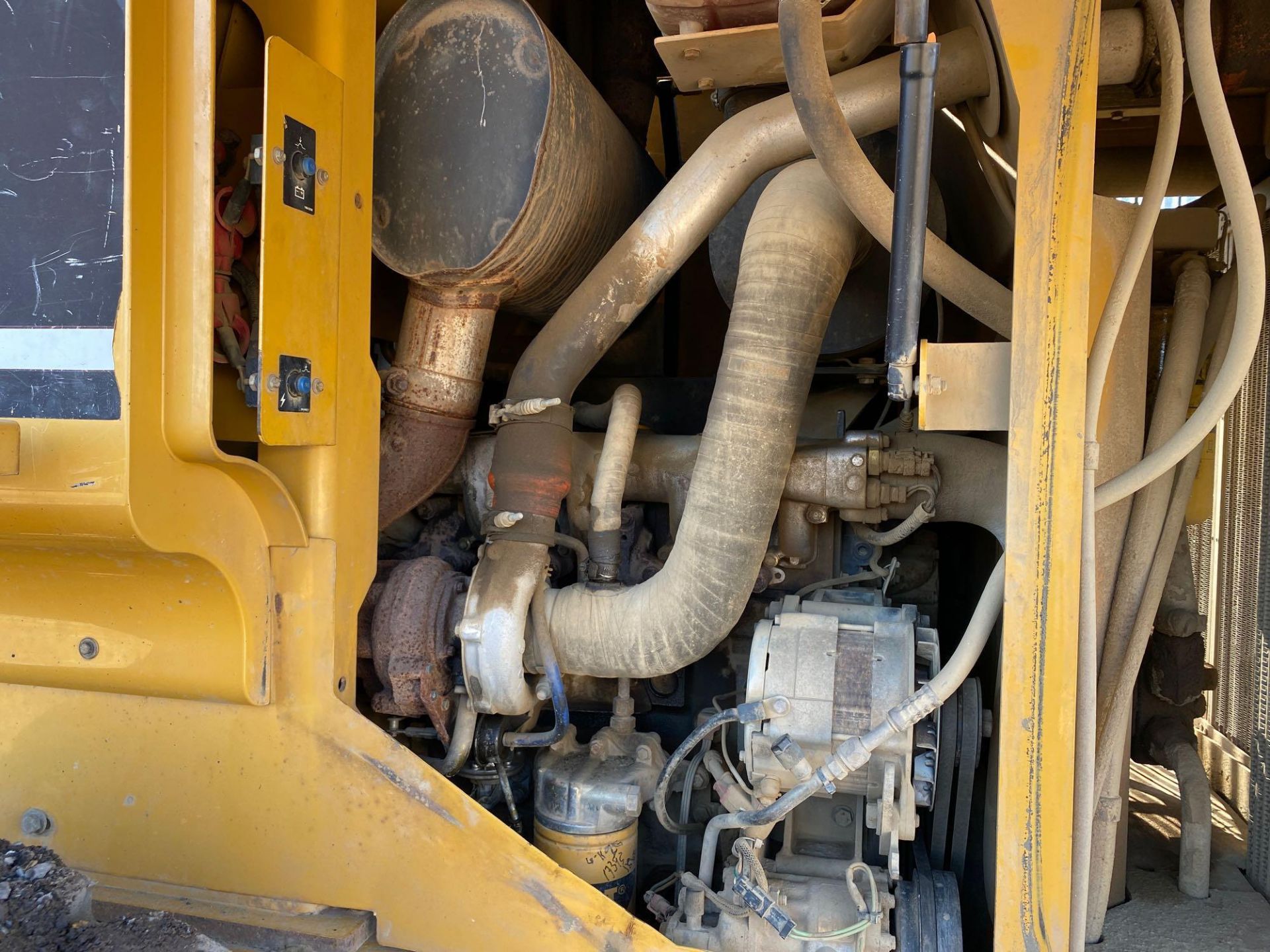 2005 CAT 930G Wheel Loader, Enclosed Cab, Air Conditioner, Air Ride Seat, Ride Control, Autoshift, A - Image 15 of 20