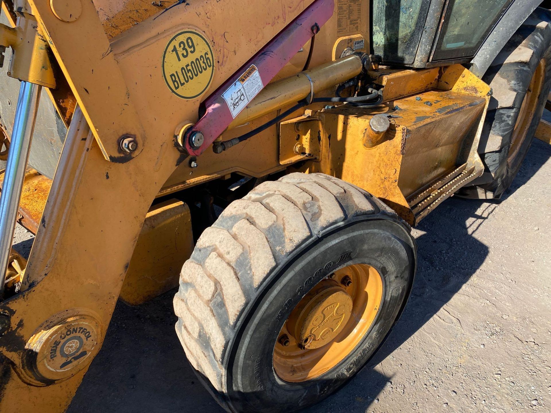 2004 Case 580SM 4 X 4 Loader Backhoe, A/C cab, Ride Control, 83 in Loader Bucket, Extendable Stick, - Image 11 of 29