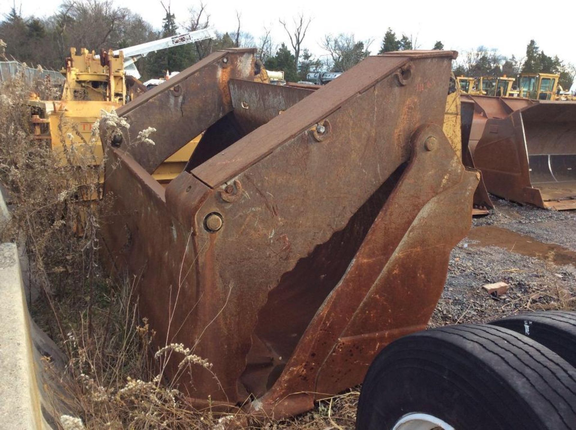 9 foot demolition clamshell bucket for CAT 973 Loader - Image 2 of 2