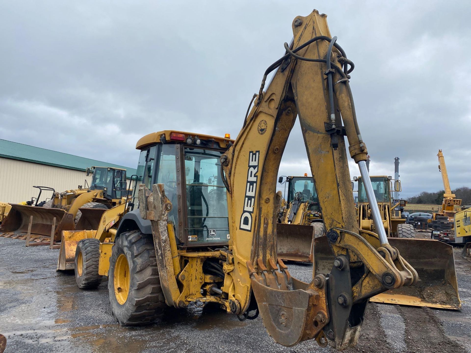 2006 John Deere 710G 4 X 4 Loader Backhoe, Enclosed Cab, Powershift Transmission, Auxillary Hydrauli - Image 3 of 12