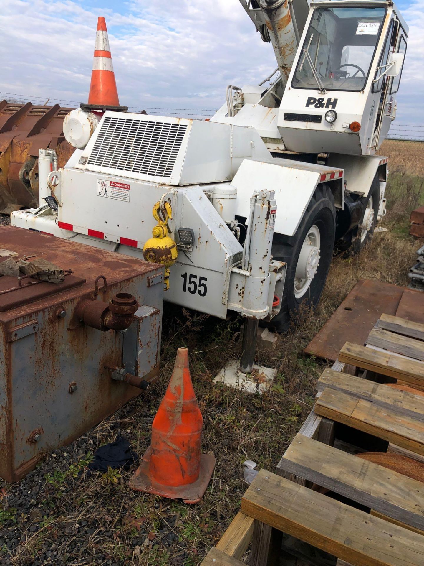 P&H Omega 20 4 X 4 rough terrain Crane, Detroit Diesel, 26 ft Minimum 62 ft Maximum Boom Length, 22 - Image 2 of 18