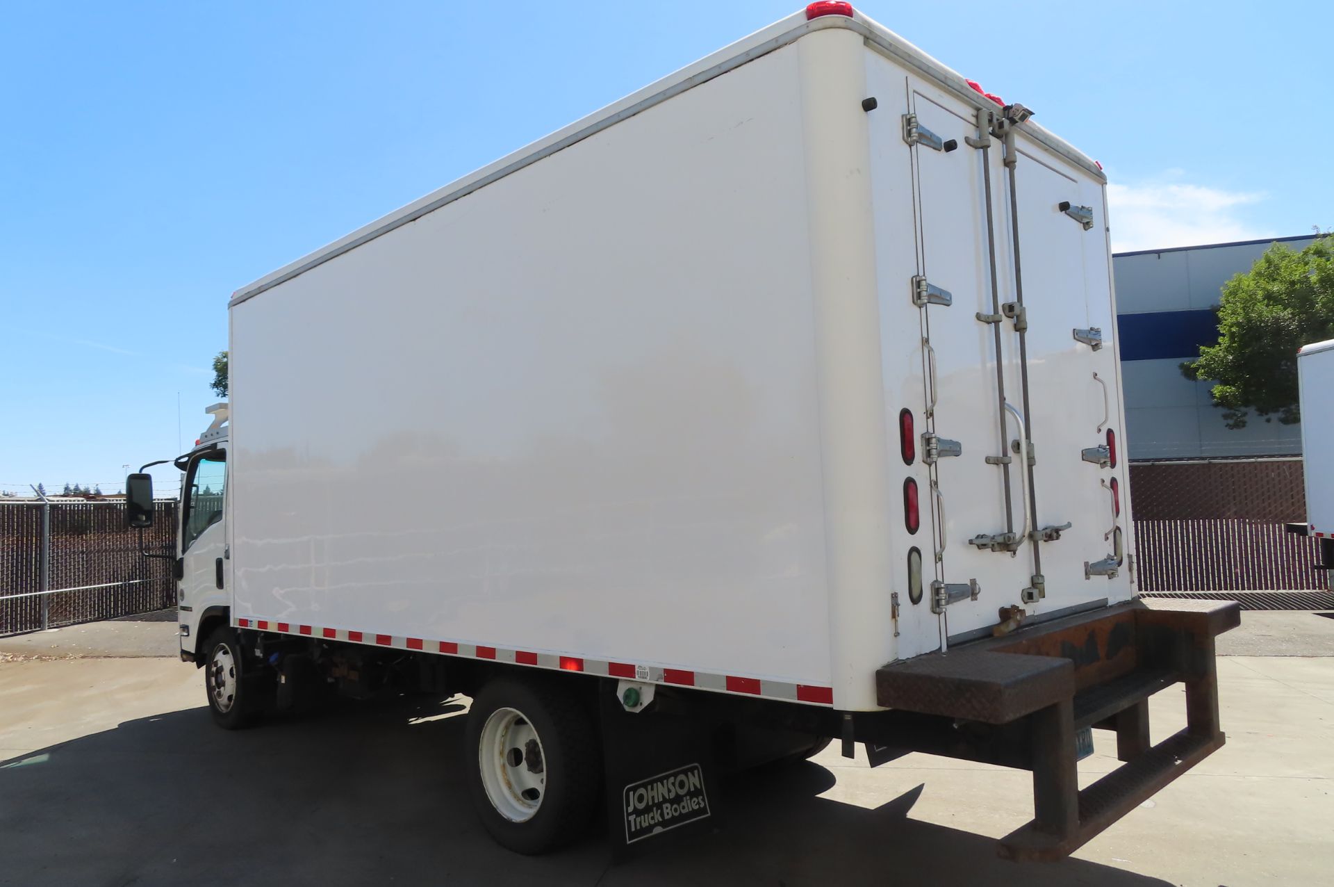 2013 Isuzu refrigerated truck - Image 3 of 10