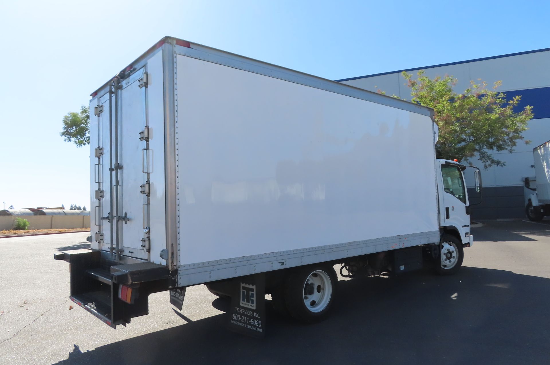 2018 Isuzu refrigerated truck - Image 3 of 10