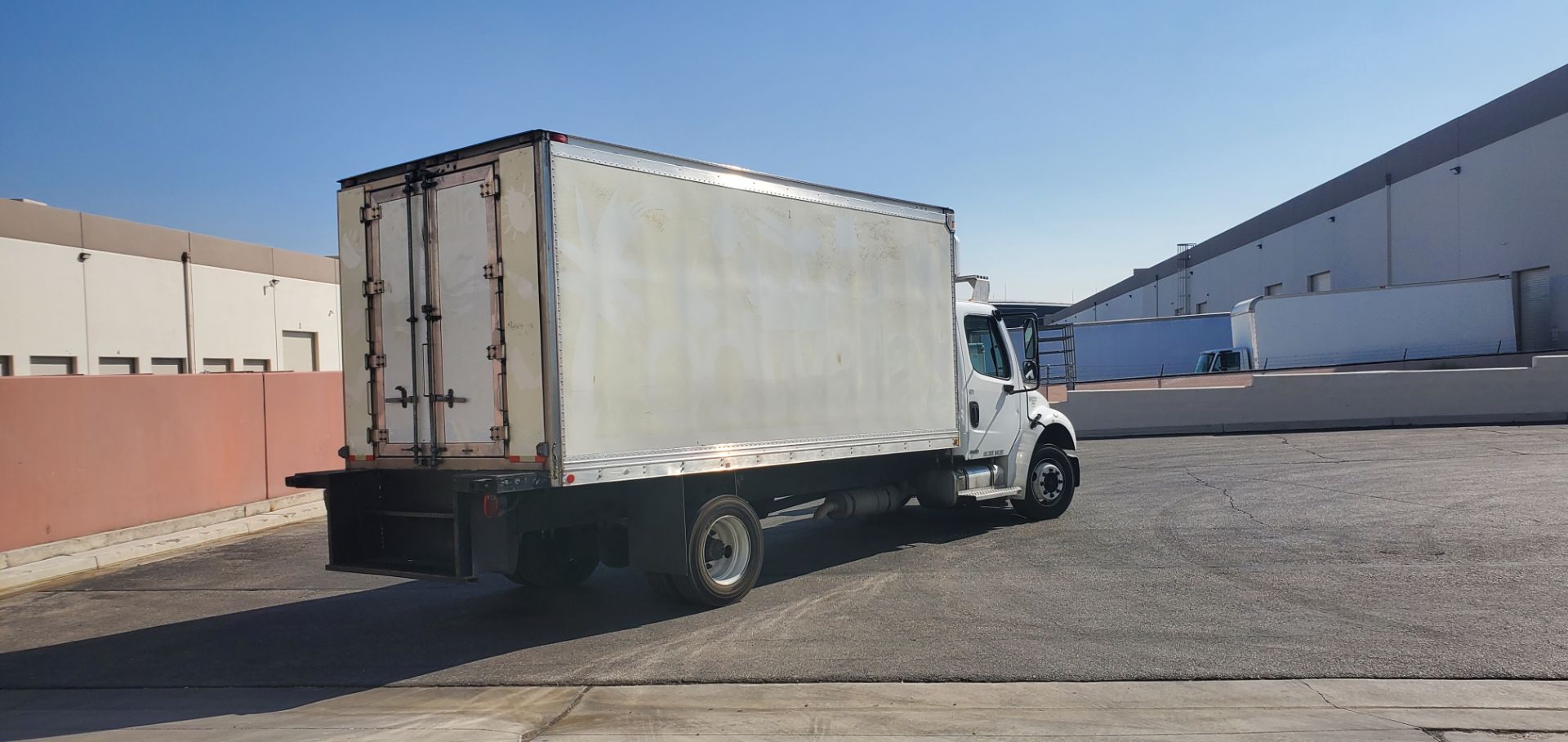 2005 Freightliner refrigerated truck - Image 4 of 11