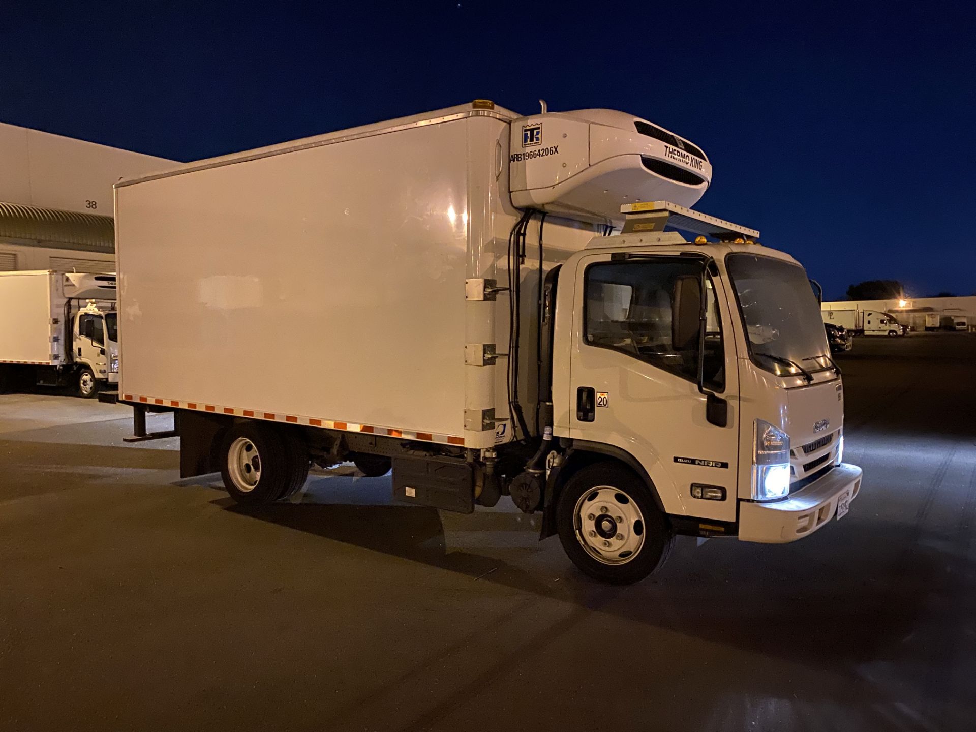 2019 Isuzu refrigerated truck - Image 3 of 9