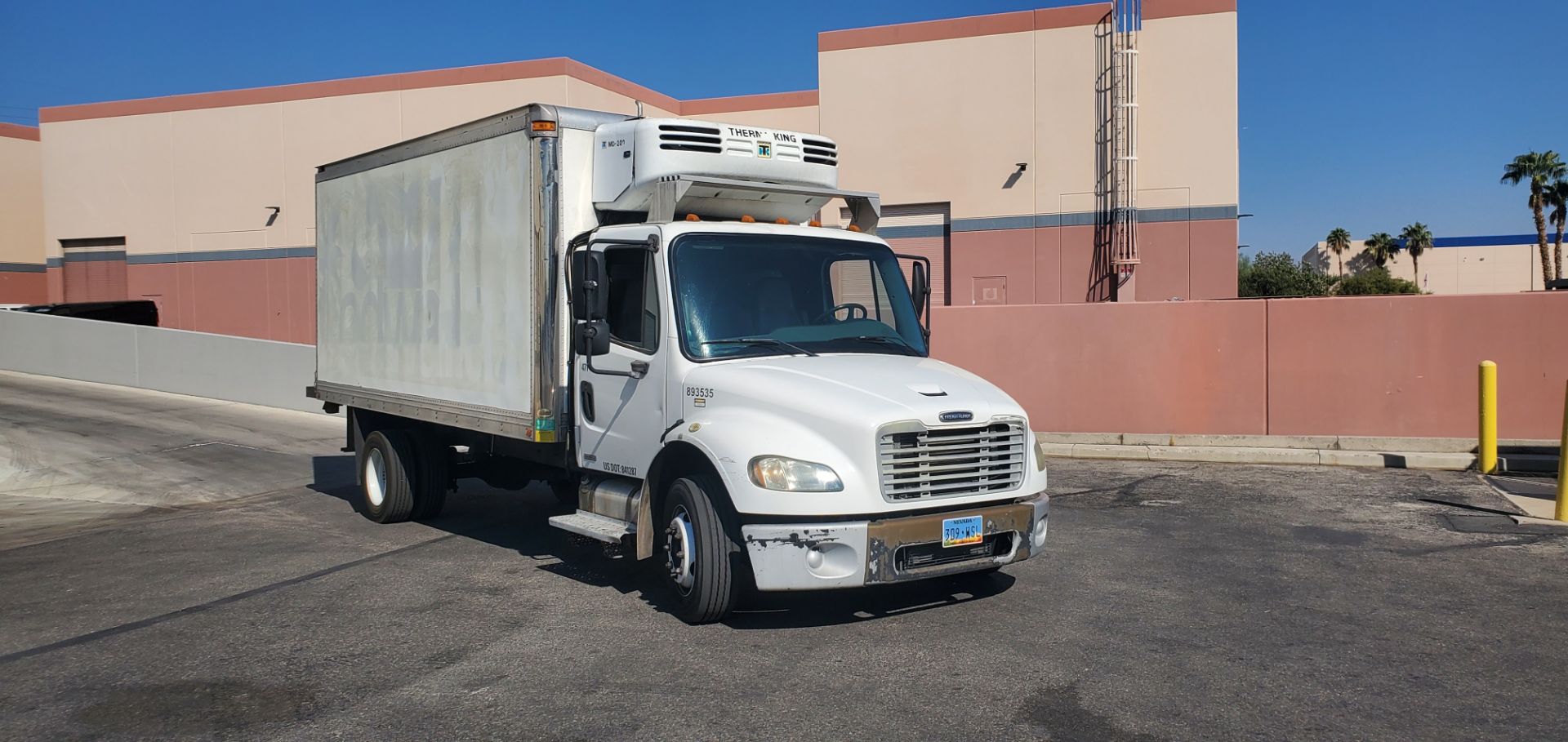 2005 Freightliner refrigerated truck - Image 2 of 11