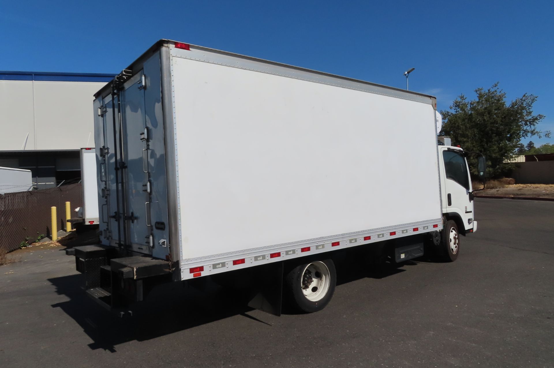 2012 Isuzu refrigerated truck - Image 4 of 10