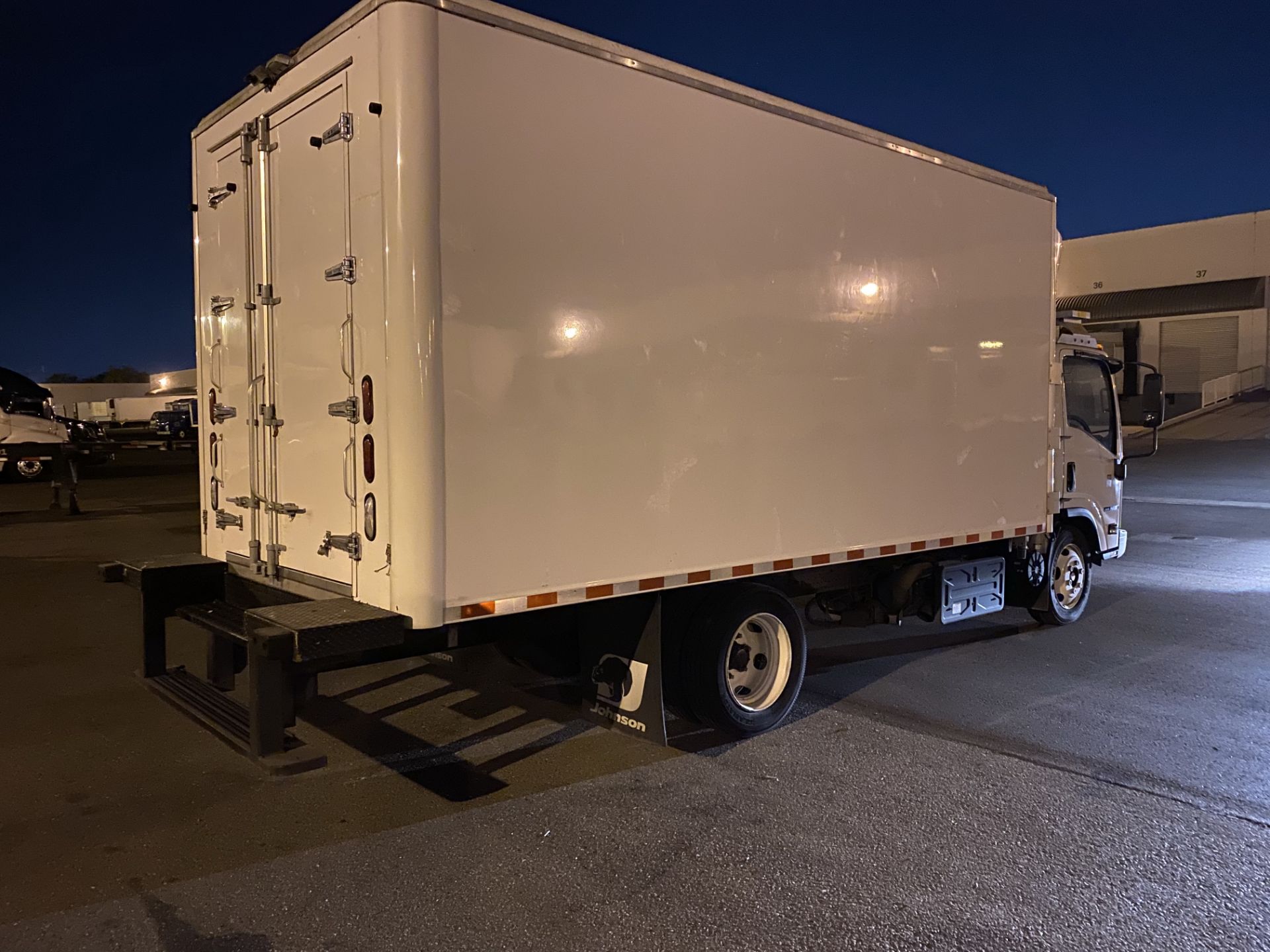 2019 Isuzu refrigerated truck - Image 2 of 9