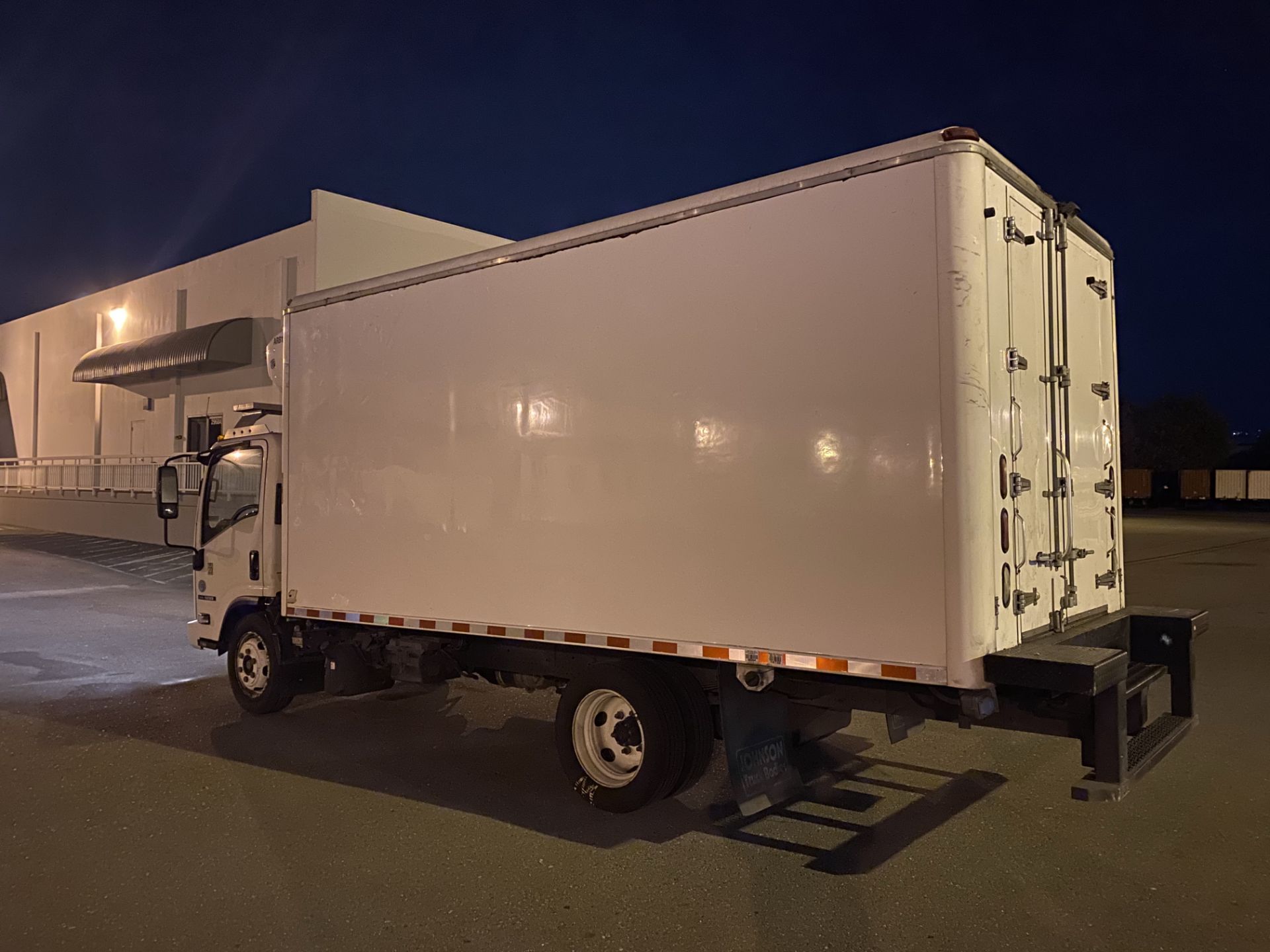 2013 Isuzu refrigerated truck - Image 2 of 9