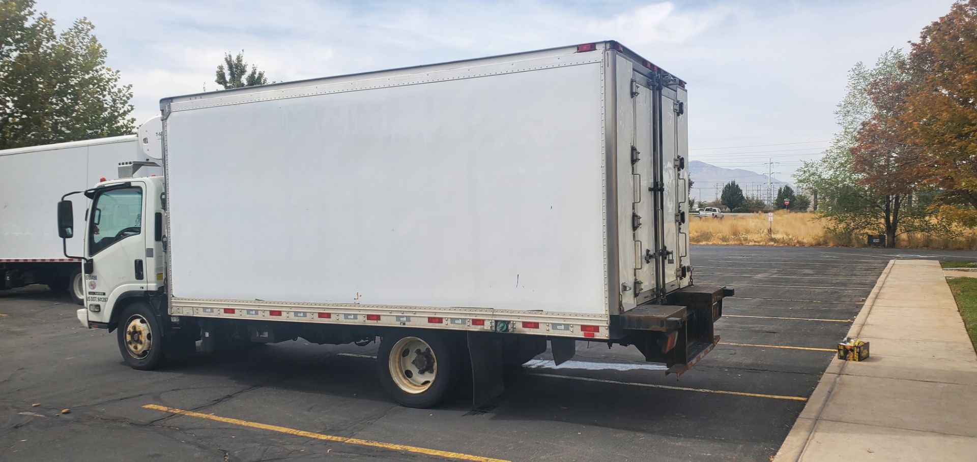 2012 Isuzu refrigerated truck - Image 3 of 9