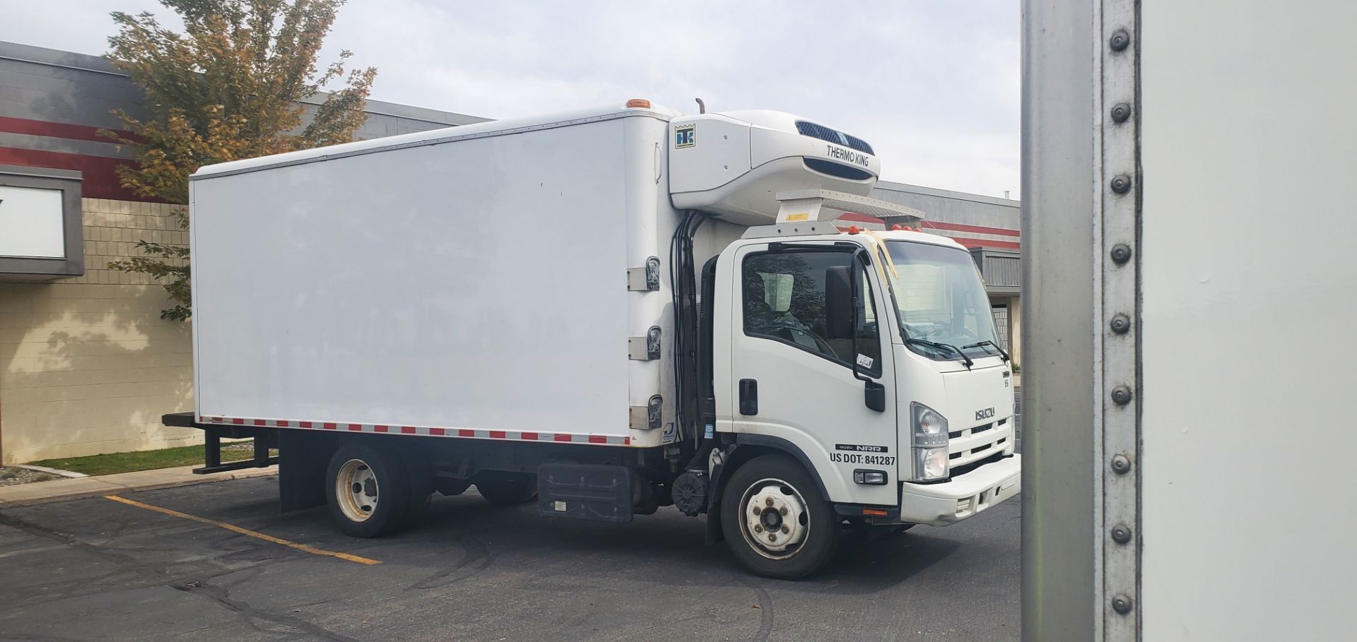 2014 Isuzu refrigerated truck - Image 2 of 10