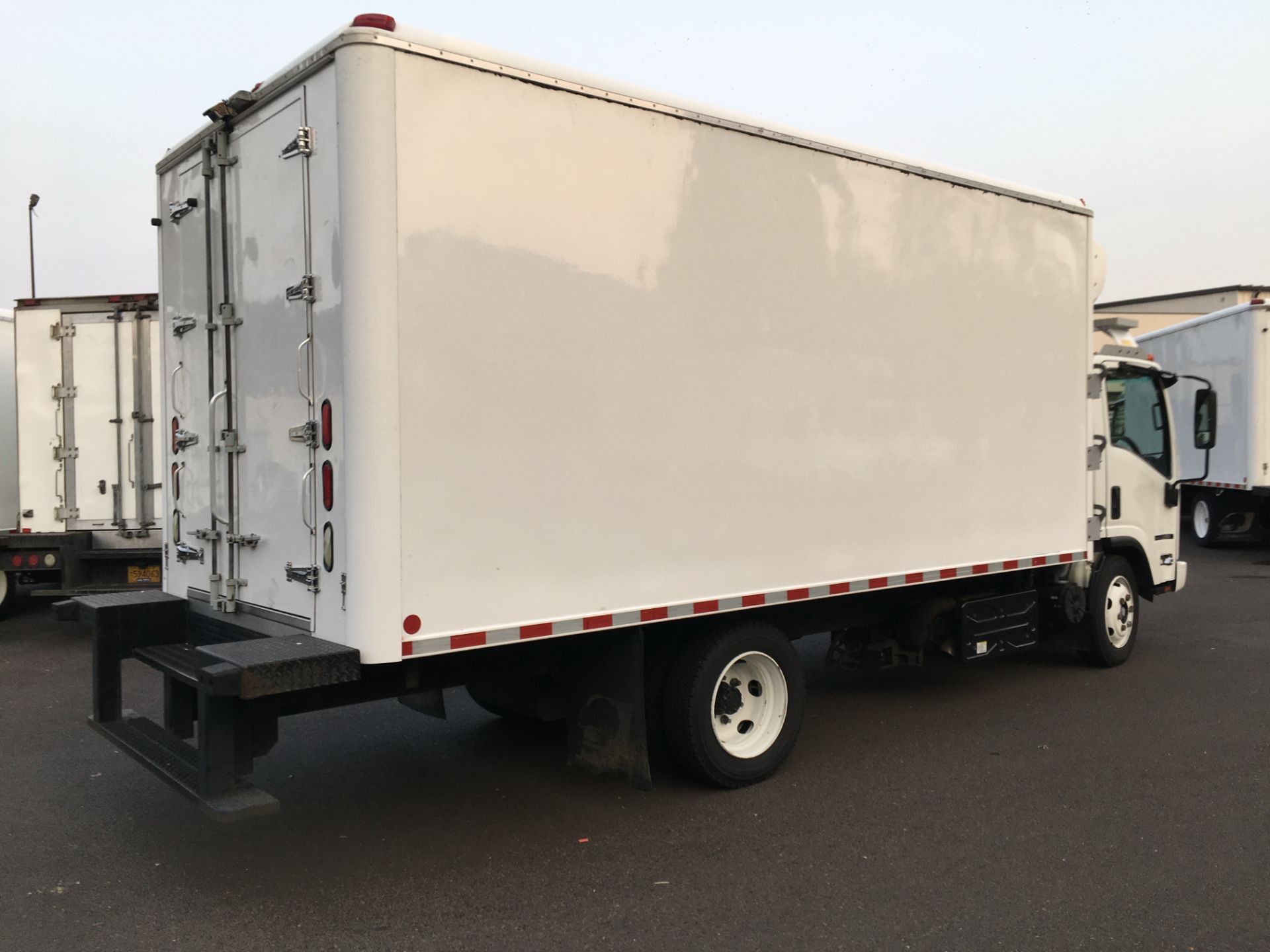 2014 Isuzu refrigerated truck - Image 3 of 5