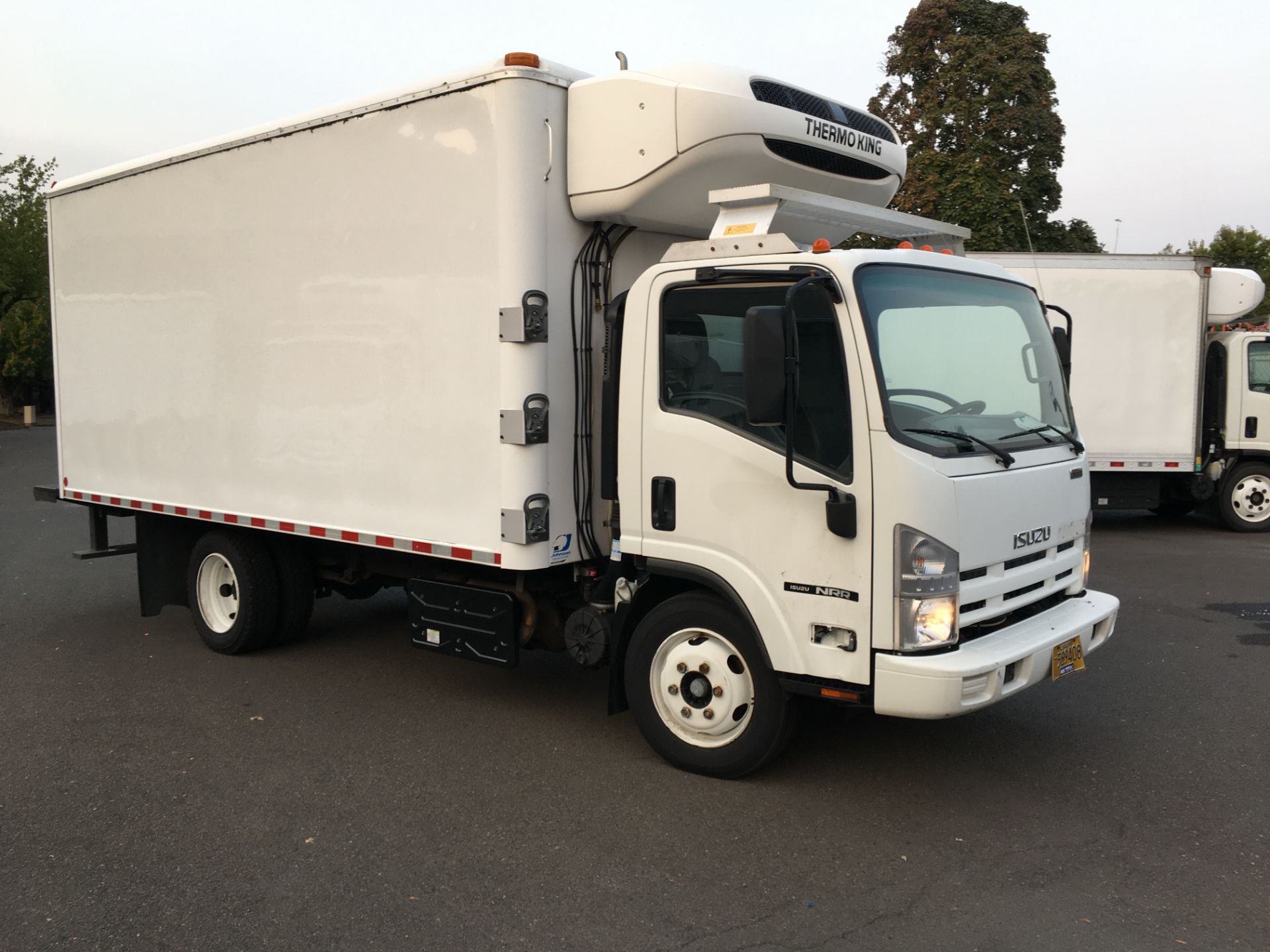 2014 Isuzu refrigerated truck - Image 2 of 5