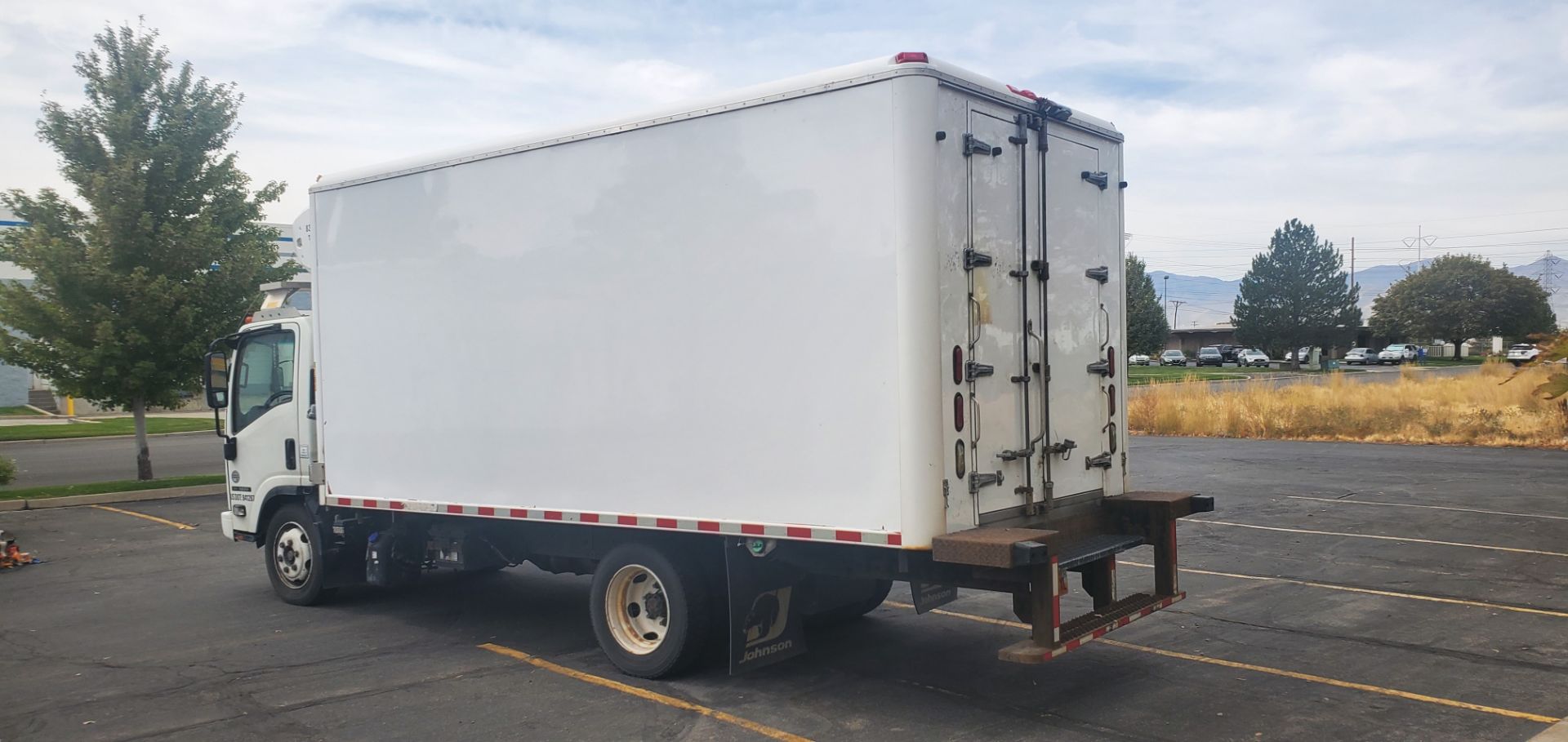 2014 Isuzu refrigerated truck - Image 3 of 10