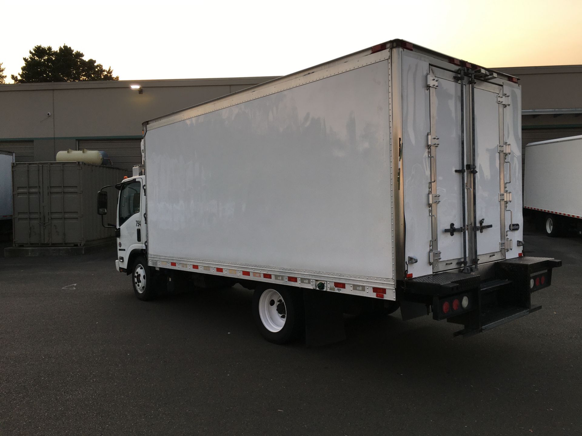 2012 Isuzu refrigerated truck - Image 4 of 10