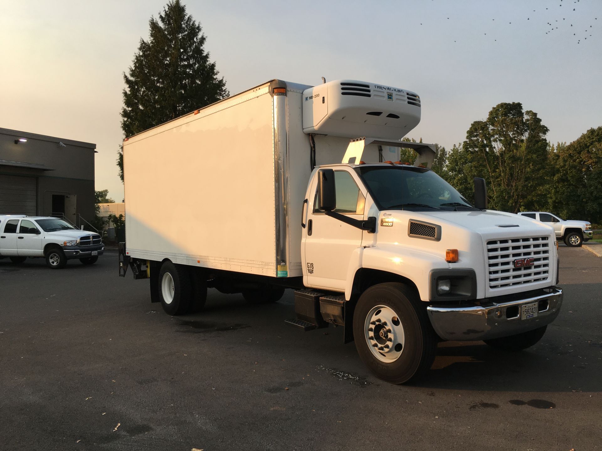 2008 GMC refrigerated truck - Image 2 of 9