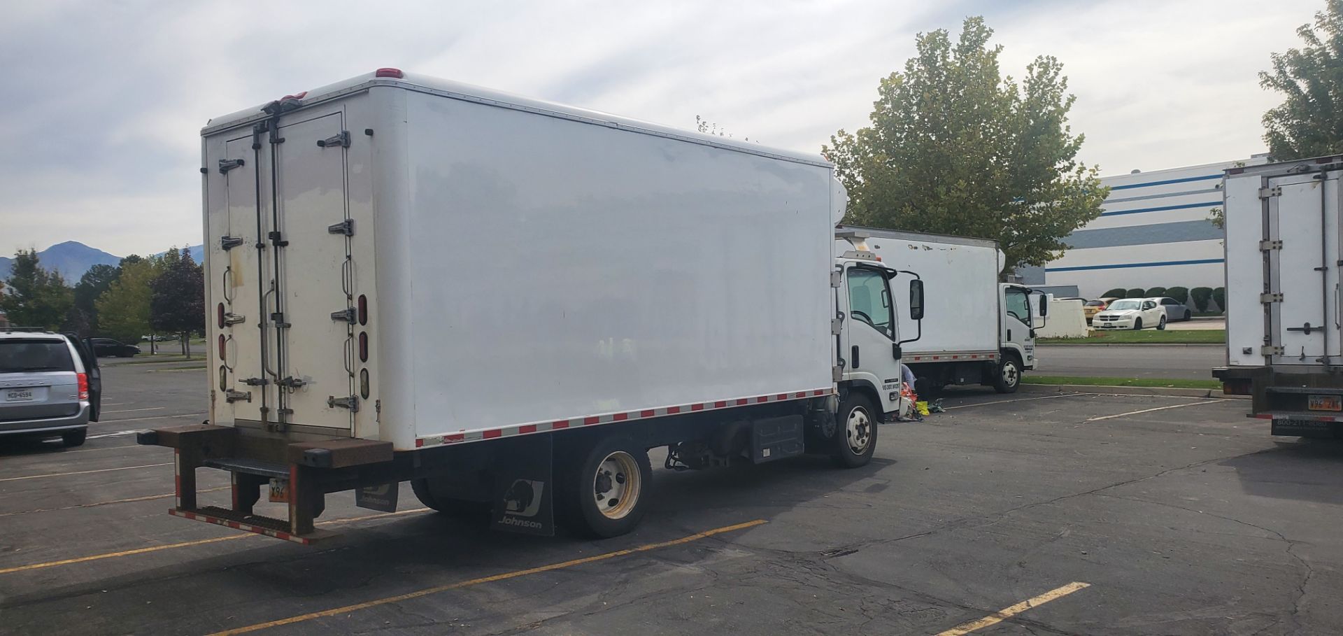 2014 Isuzu refrigerated truck - Image 4 of 10