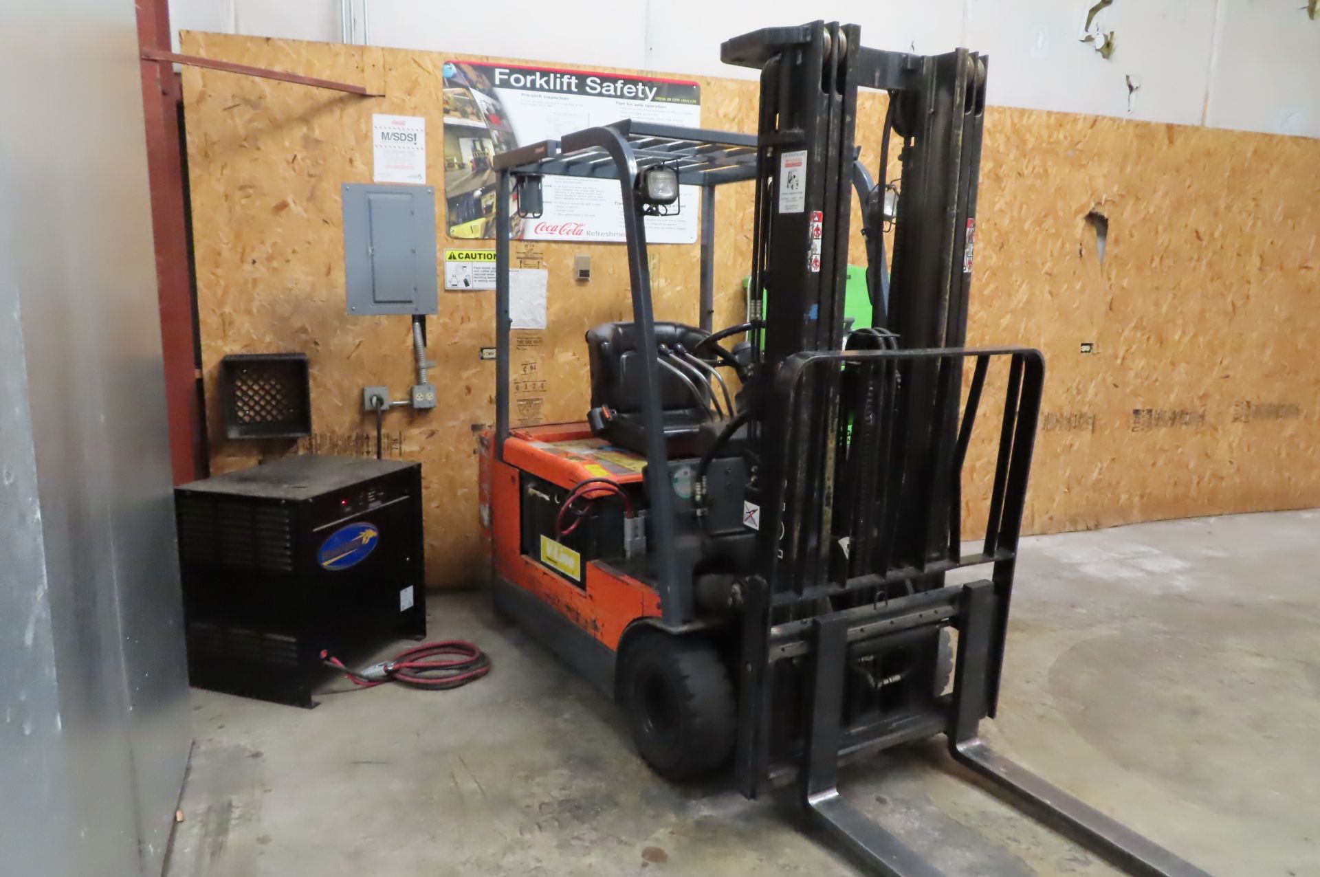 Toyota Electric Forklift - Image 2 of 3