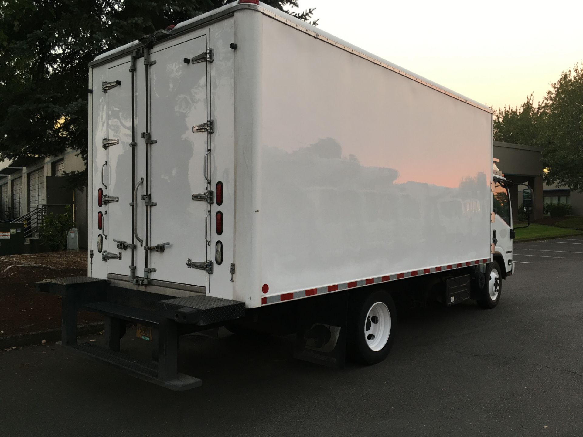 2013 Isuzu refrigerated truck - Image 3 of 4