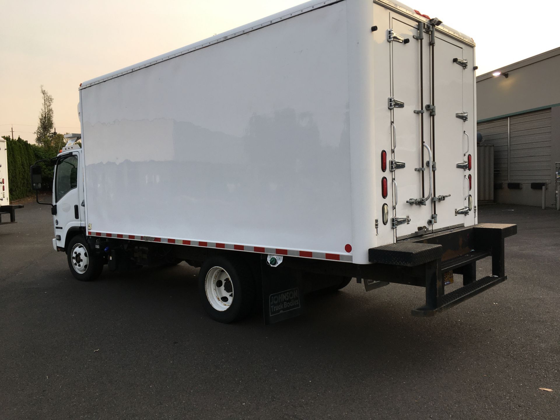 2013 Isuzu refrigerated truck - Image 4 of 4