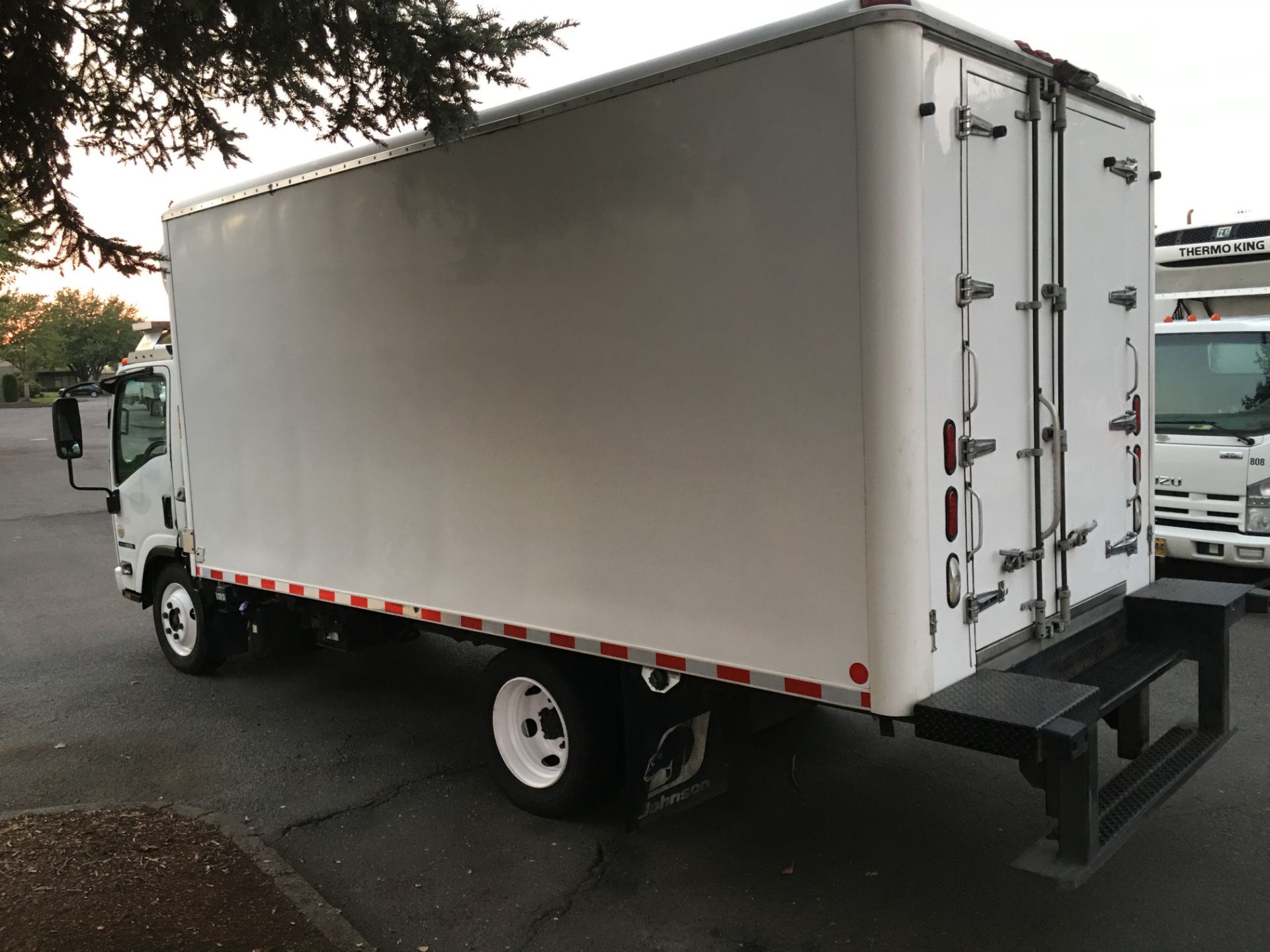 2013 Isuzu refrigerated truck - Image 4 of 4