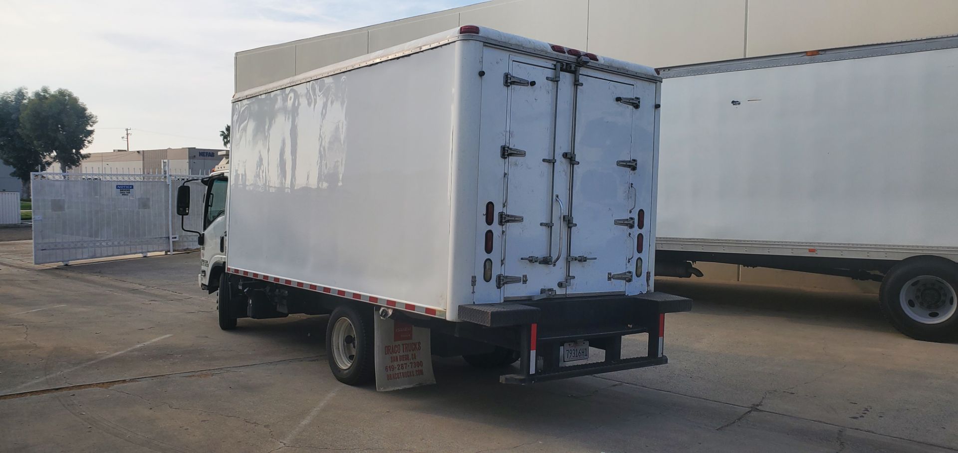 2013 Isuzu refrigerated truck - Image 5 of 13