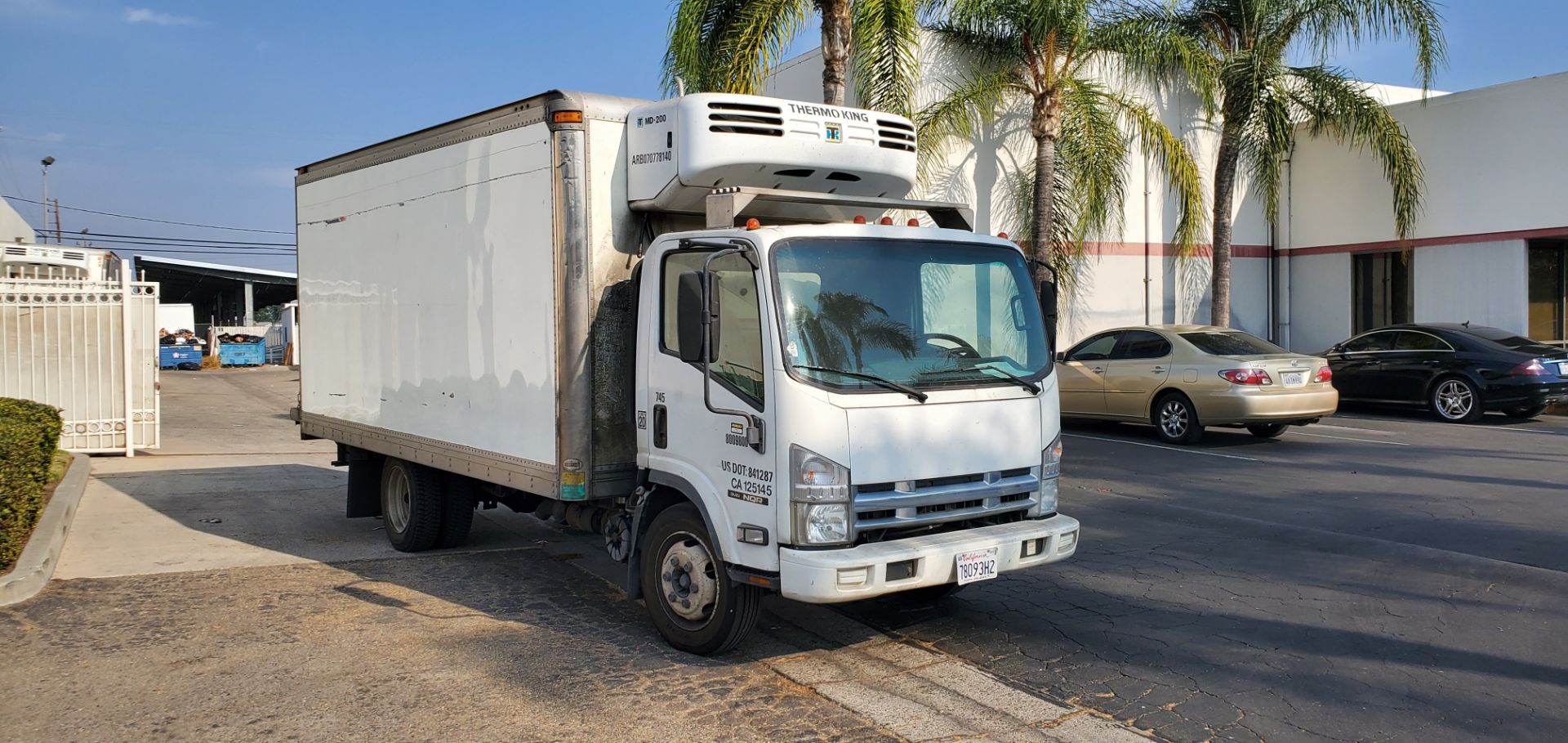 2008 Isuzu refrigerated truck - Image 2 of 12