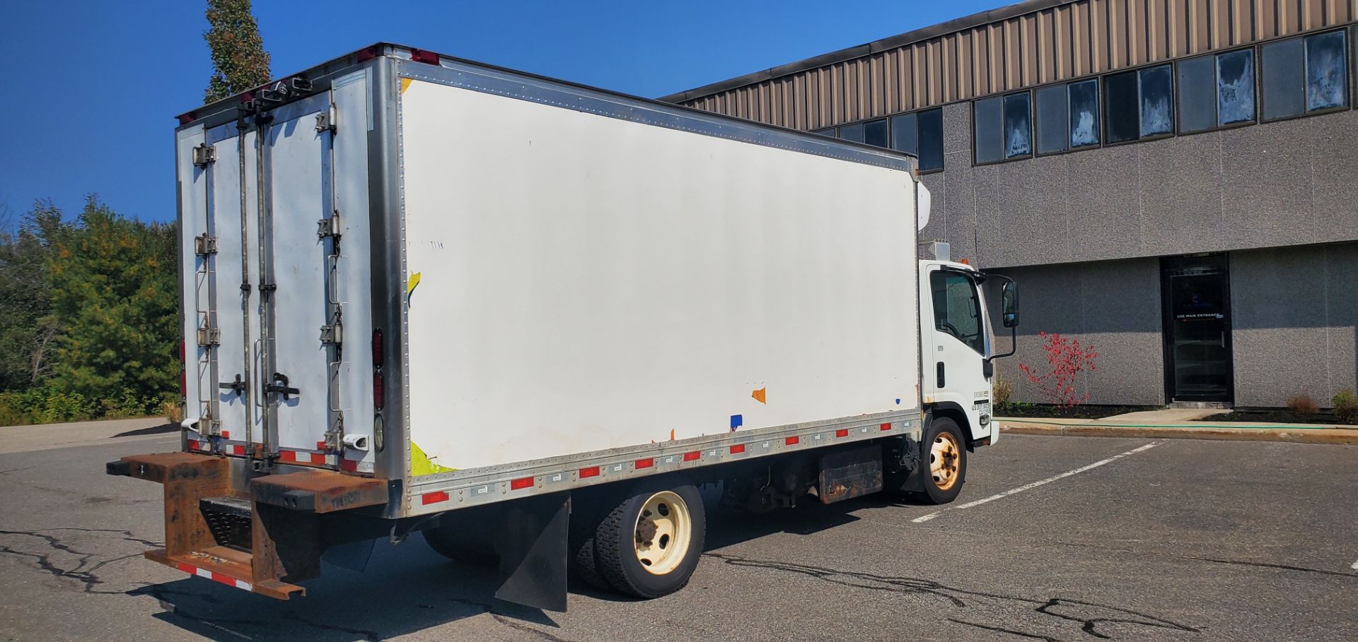 2013 Isuzu refrigerated truck - Image 3 of 9