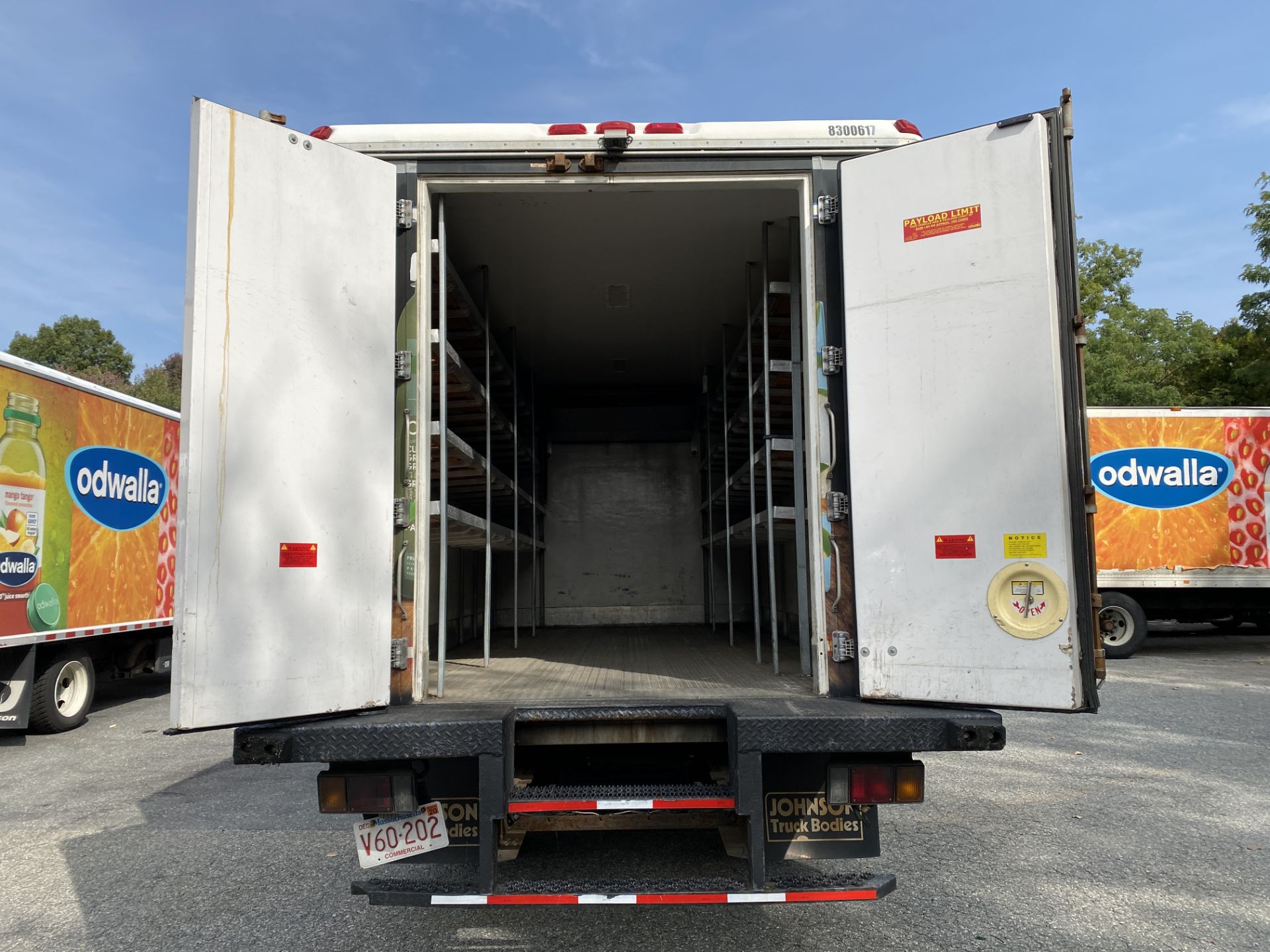 2012 Isuzu refrigerated truck - Image 5 of 9