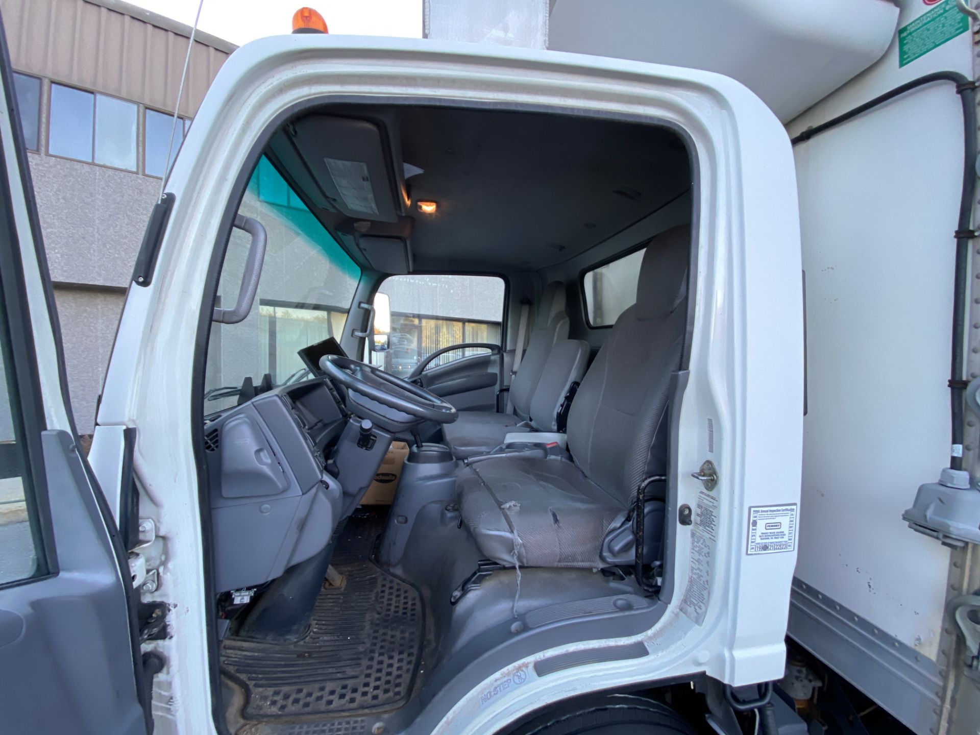 2013 Isuzu refrigerated truck - Image 7 of 9