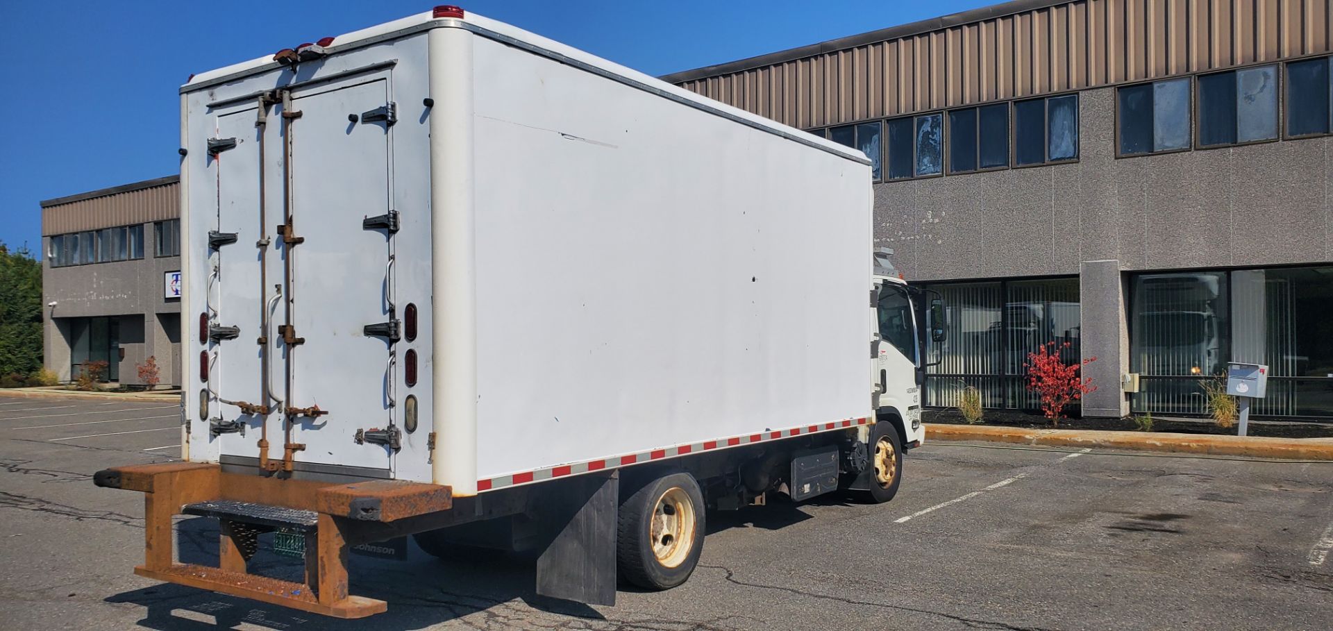 2015 Isuzu refrigerated truck - Image 3 of 8