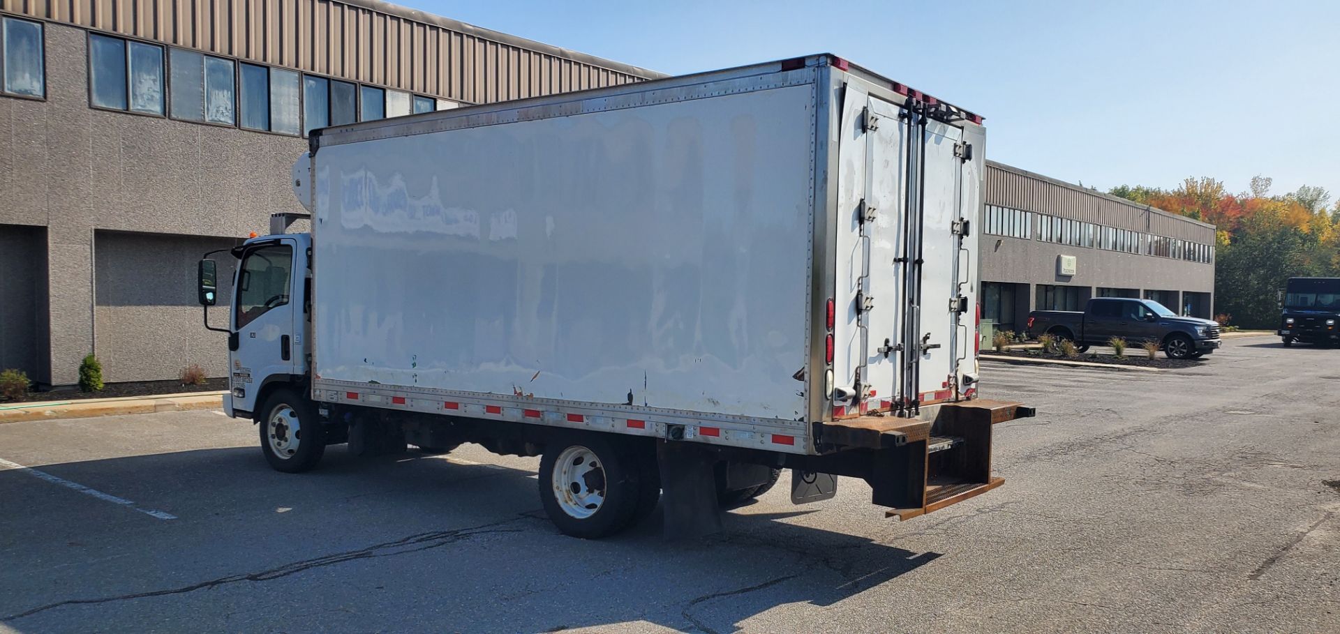 2013 Isuzu refrigerated truck - Image 4 of 9