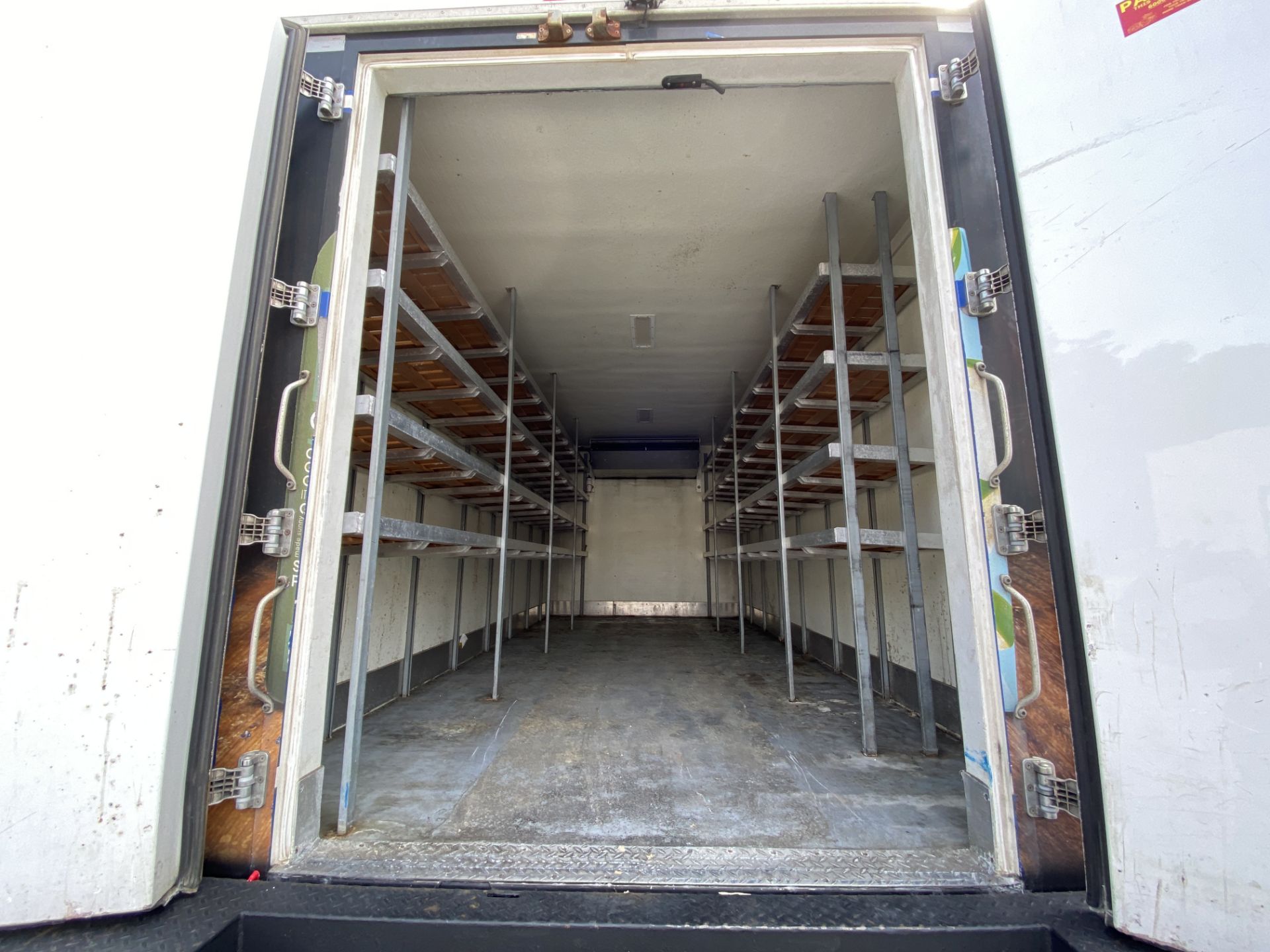 2013 Isuzu refrigerated truck - Image 6 of 8