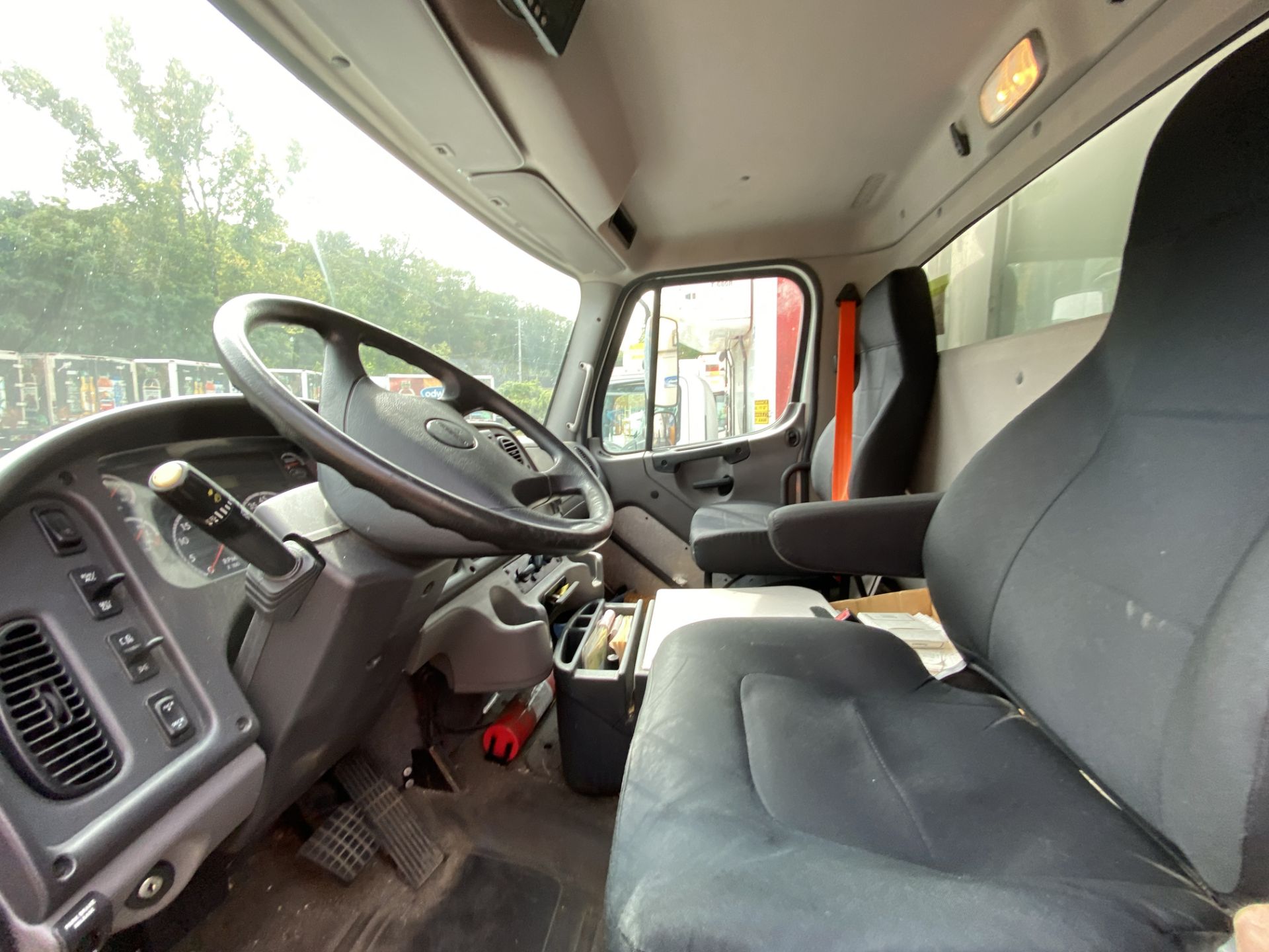 2015 Freightliner refrigerated truck - Image 6 of 8