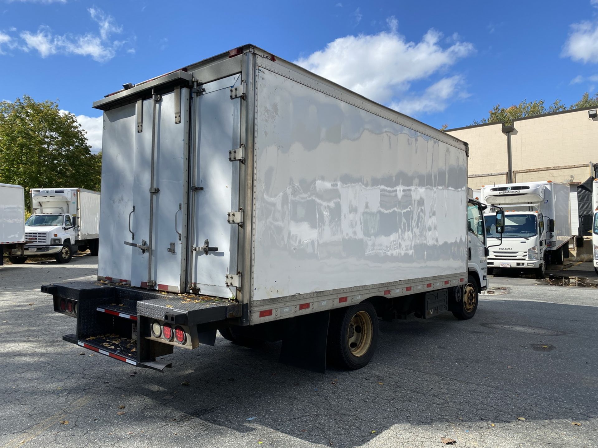 2012 Isuzu refrigerated truck - Image 4 of 8