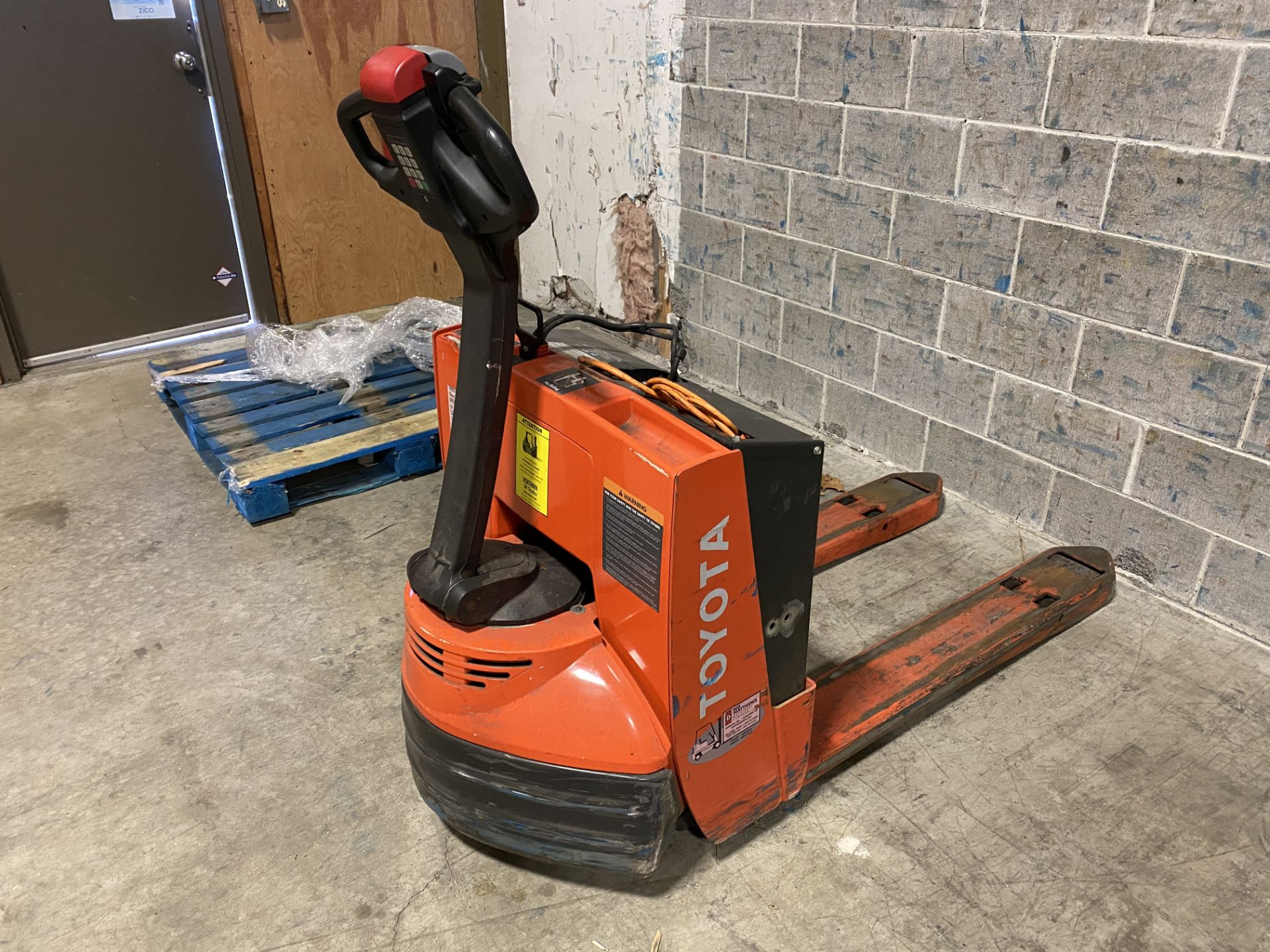 Toyota Electric Pallet Mover