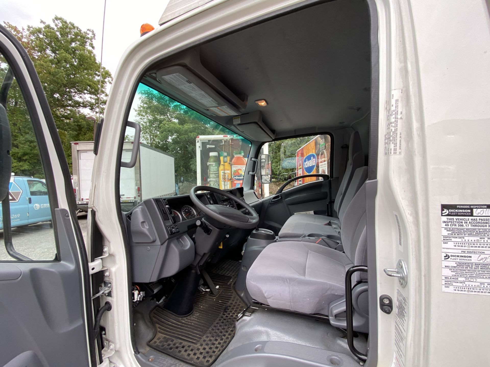 2019 Isuzu refrigerated truck - Image 7 of 9