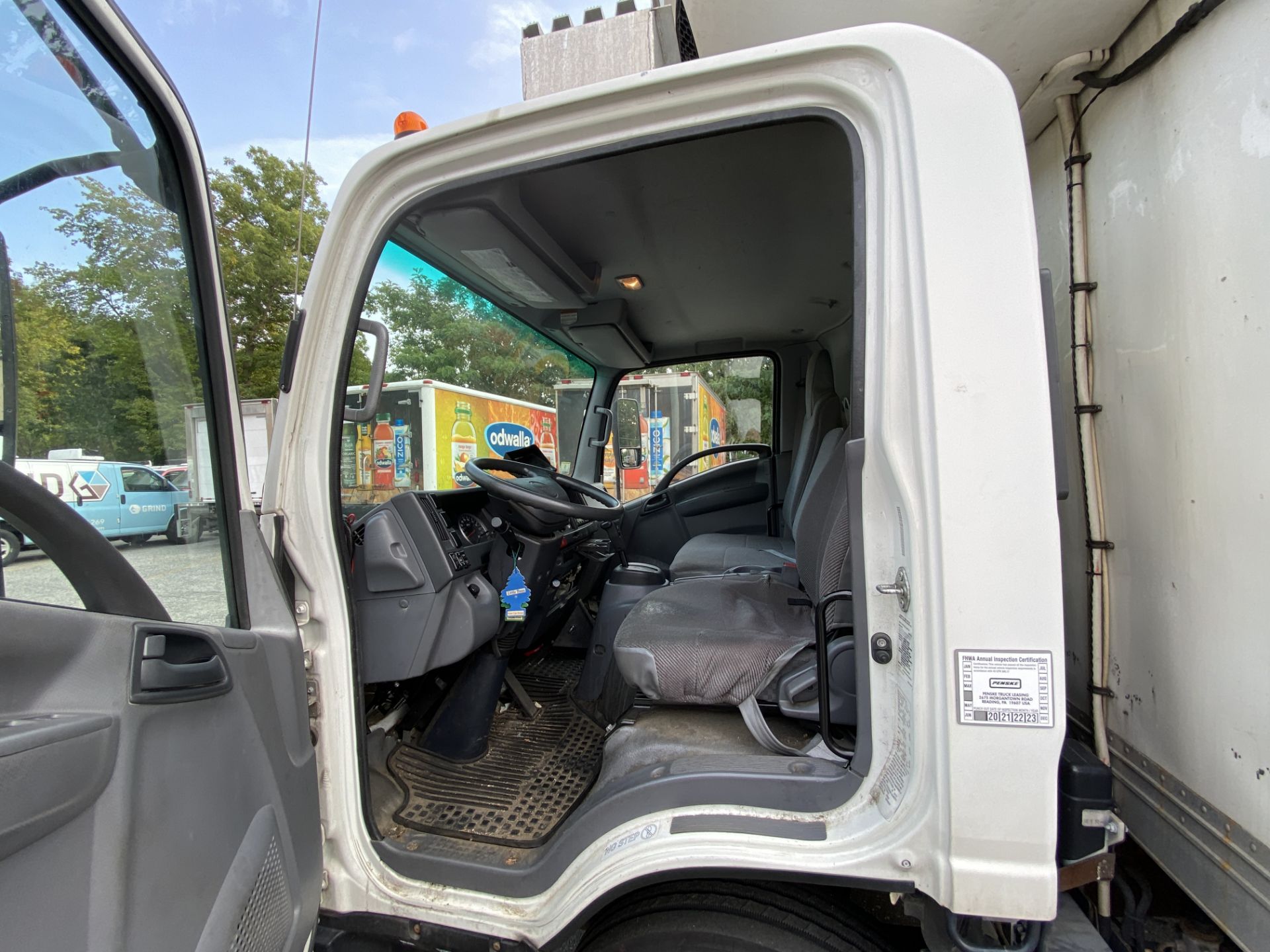 2013 Isuzu refrigerated truck - Image 7 of 9